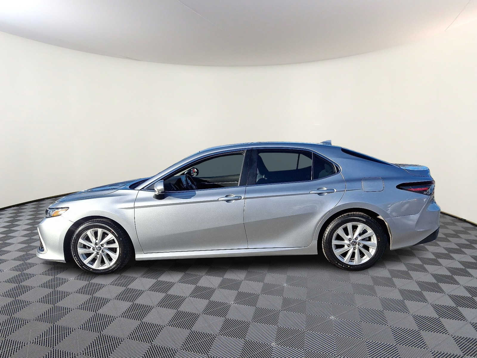 Thumbnail: 2023 Toyota Camry - 9