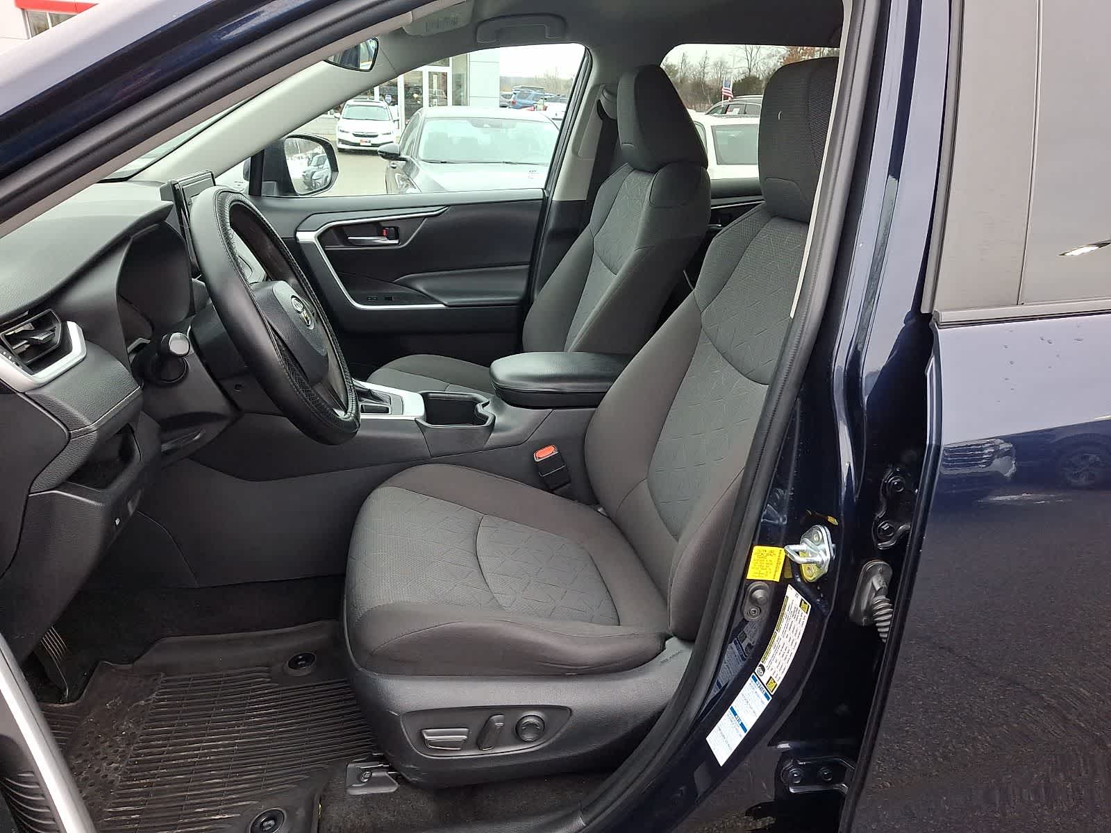 Thumbnail: 2022 Toyota RAV4 - 16