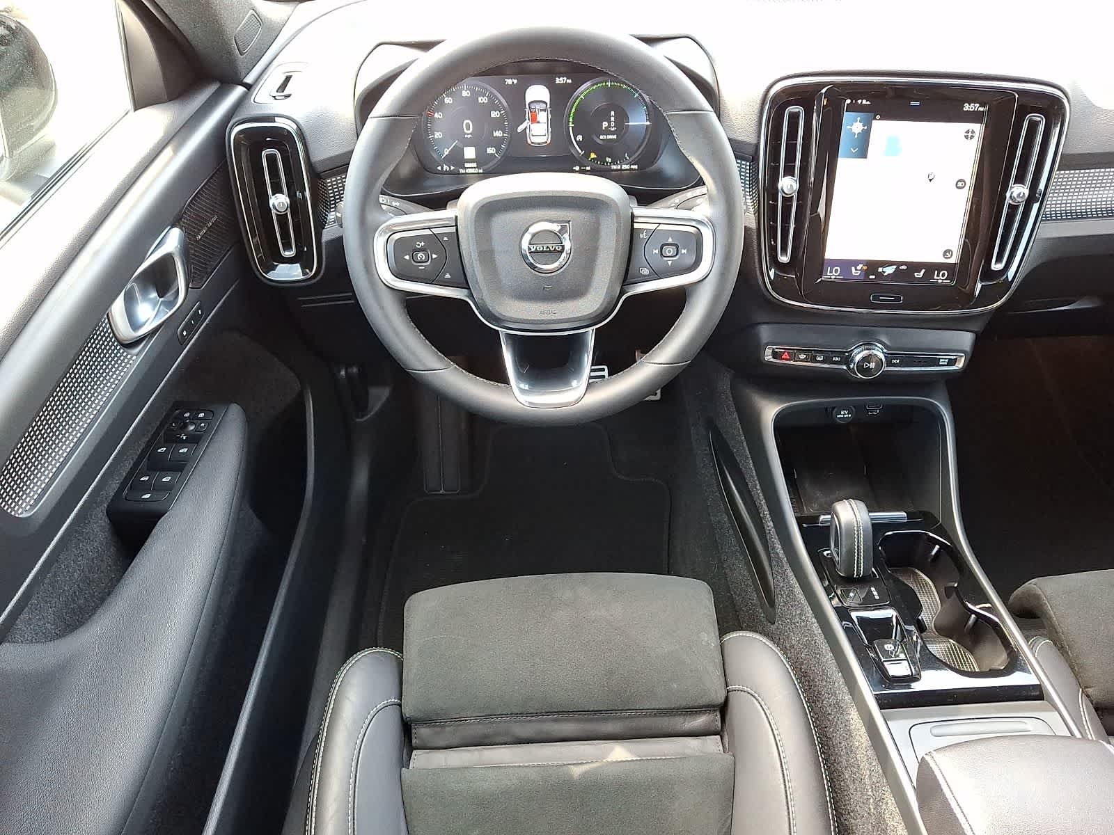 Thumbnail: 2022 Volvo XC40 - 12