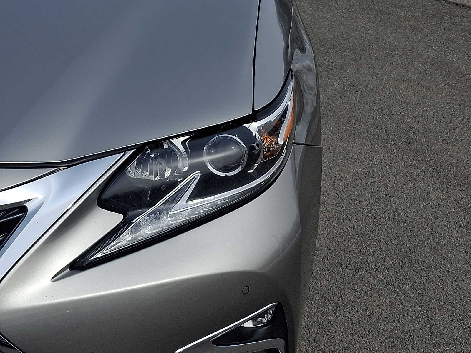 Thumbnail: 2016 Lexus ES - 10