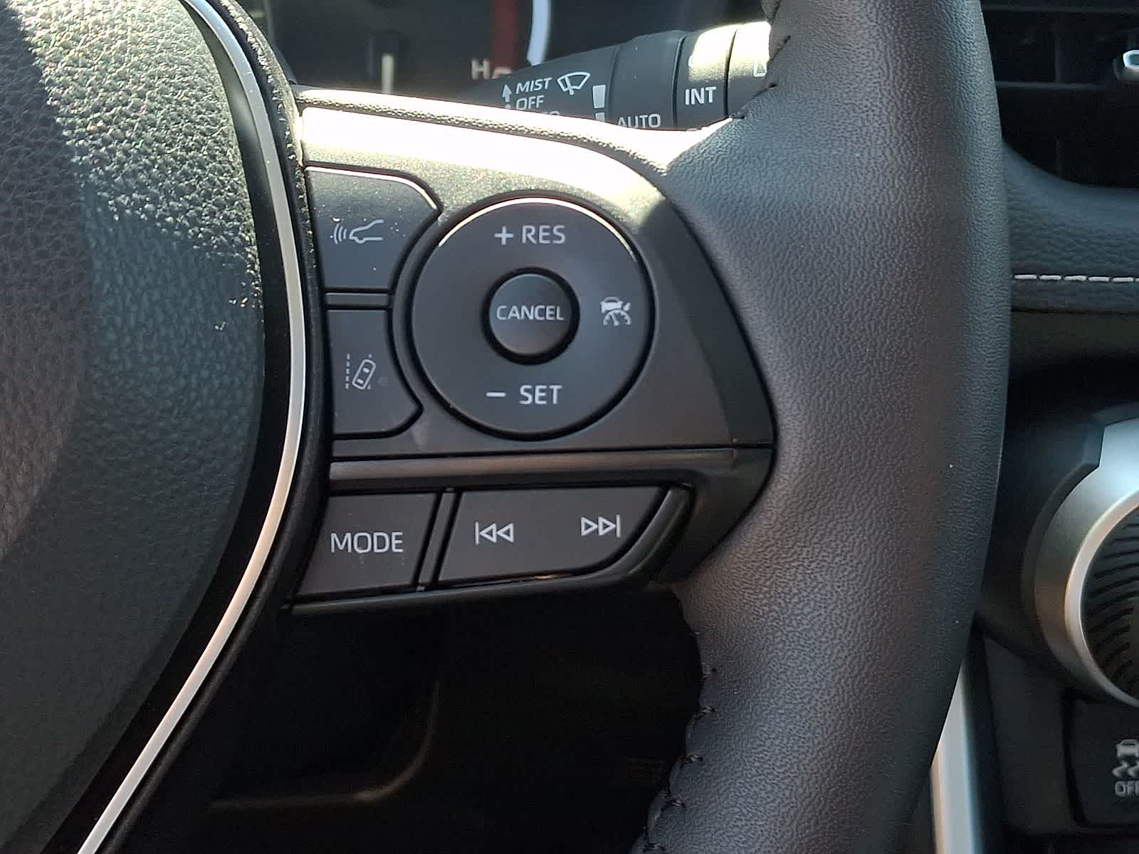 Thumbnail: 2025 Toyota RAV4 - 25