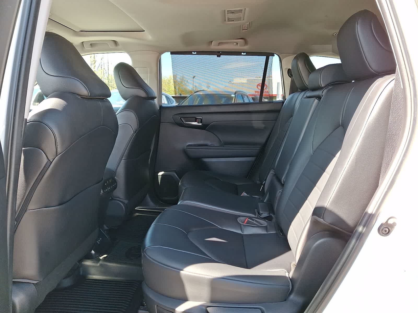 Thumbnail: 2023 Toyota Highlander - 12