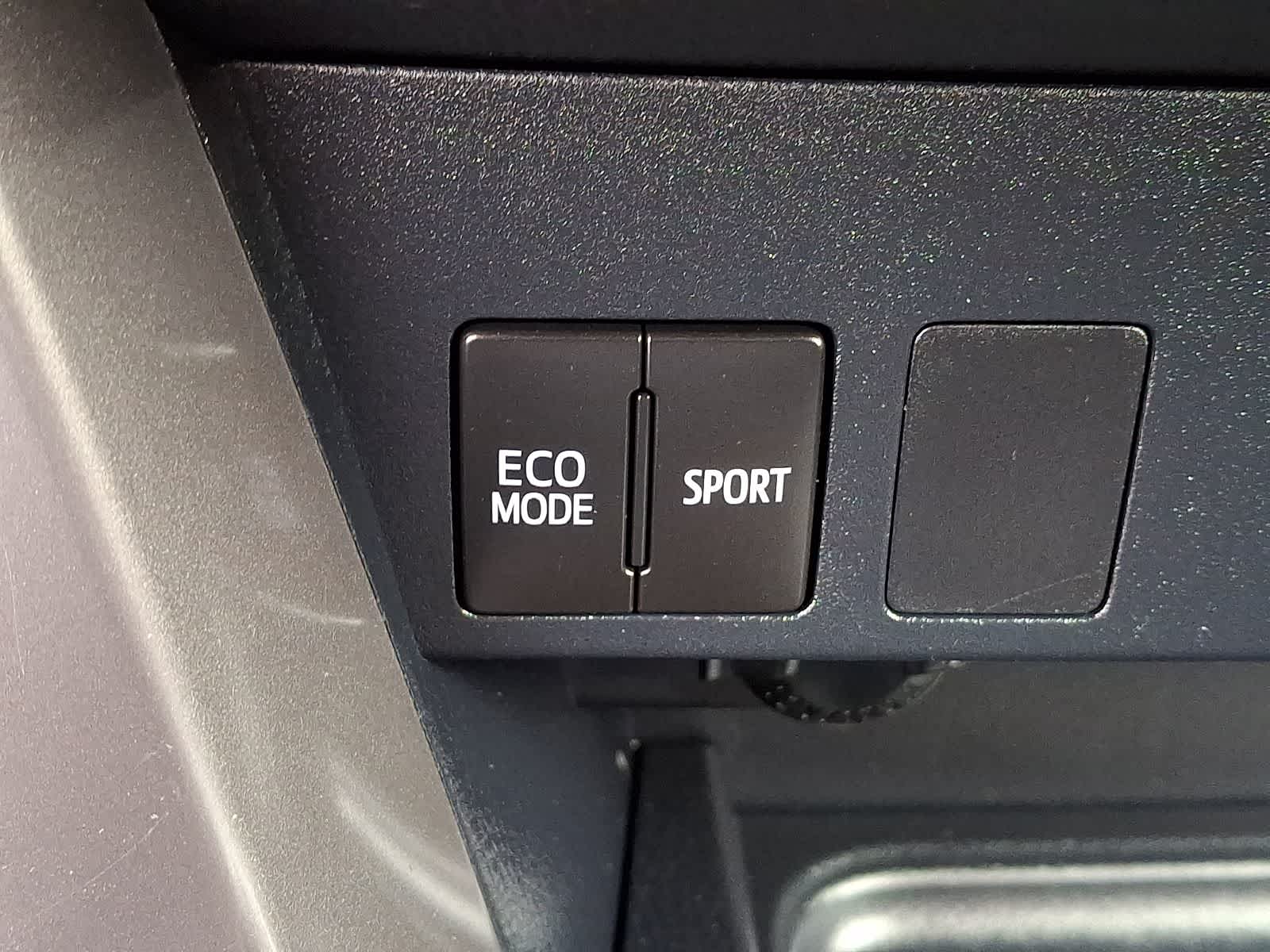 Thumbnail: 2016 Toyota RAV4 - 25