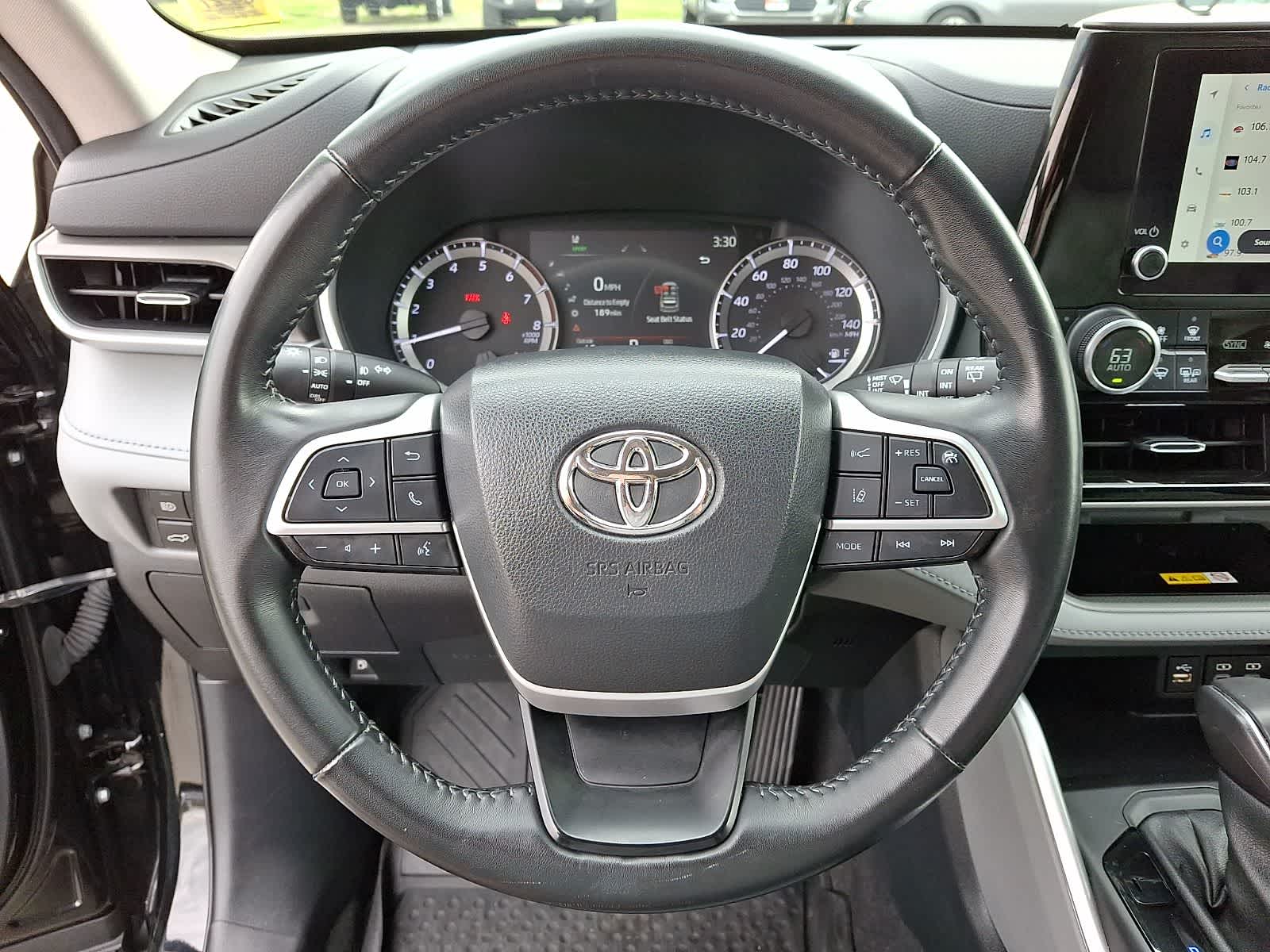 Thumbnail: 2023 Toyota Highlander - 24