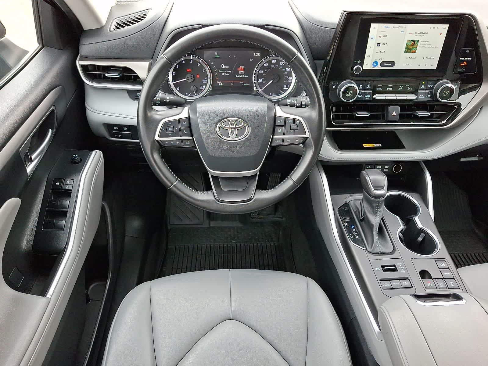 Thumbnail: 2023 Toyota Highlander - 15