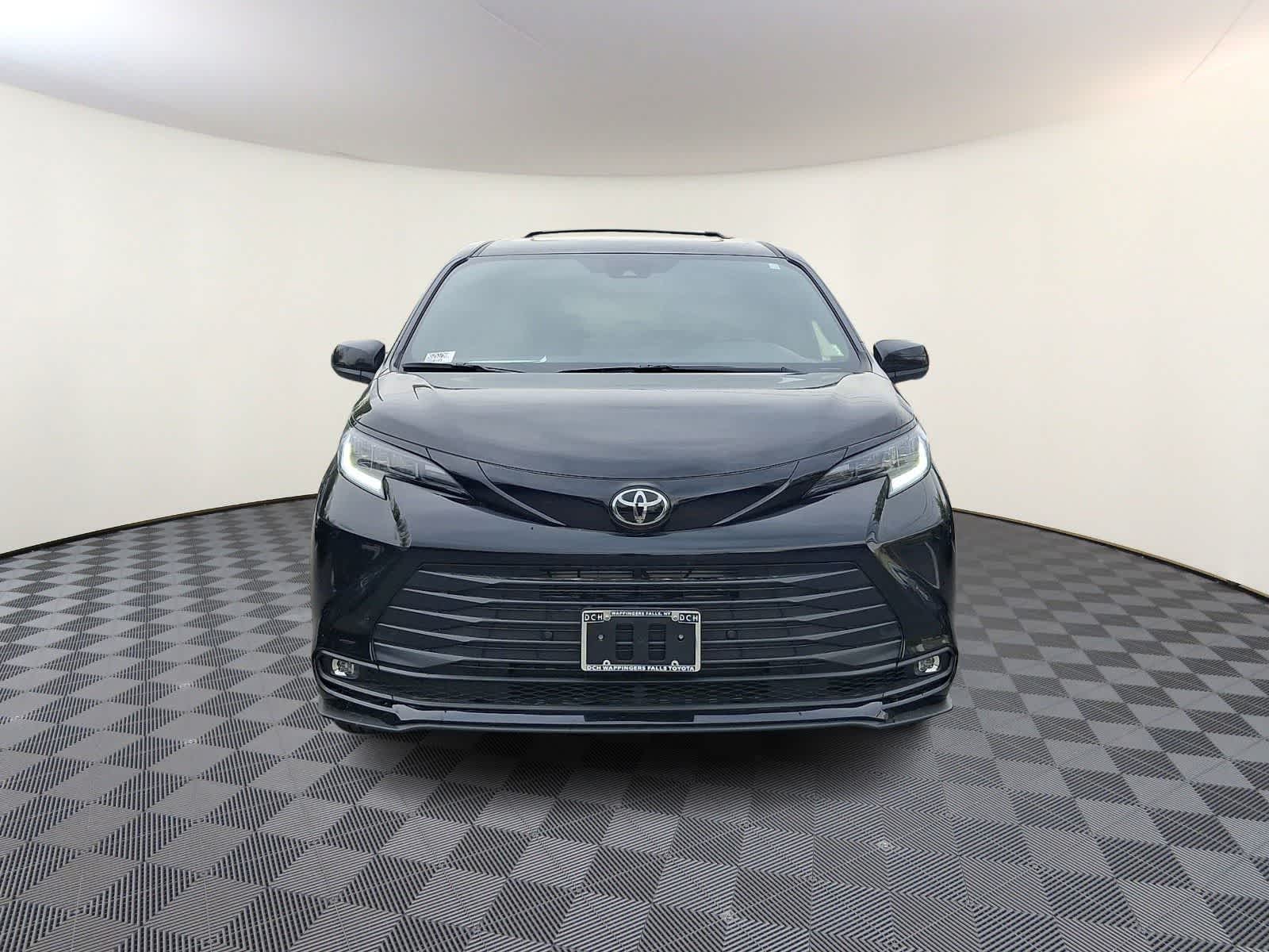 Thumbnail: 2026 Toyota Sienna - 2
