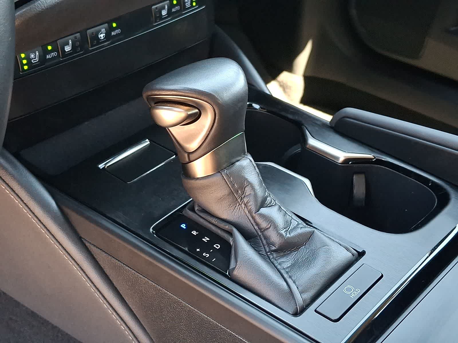 Thumbnail: 2024 Lexus ES - 17