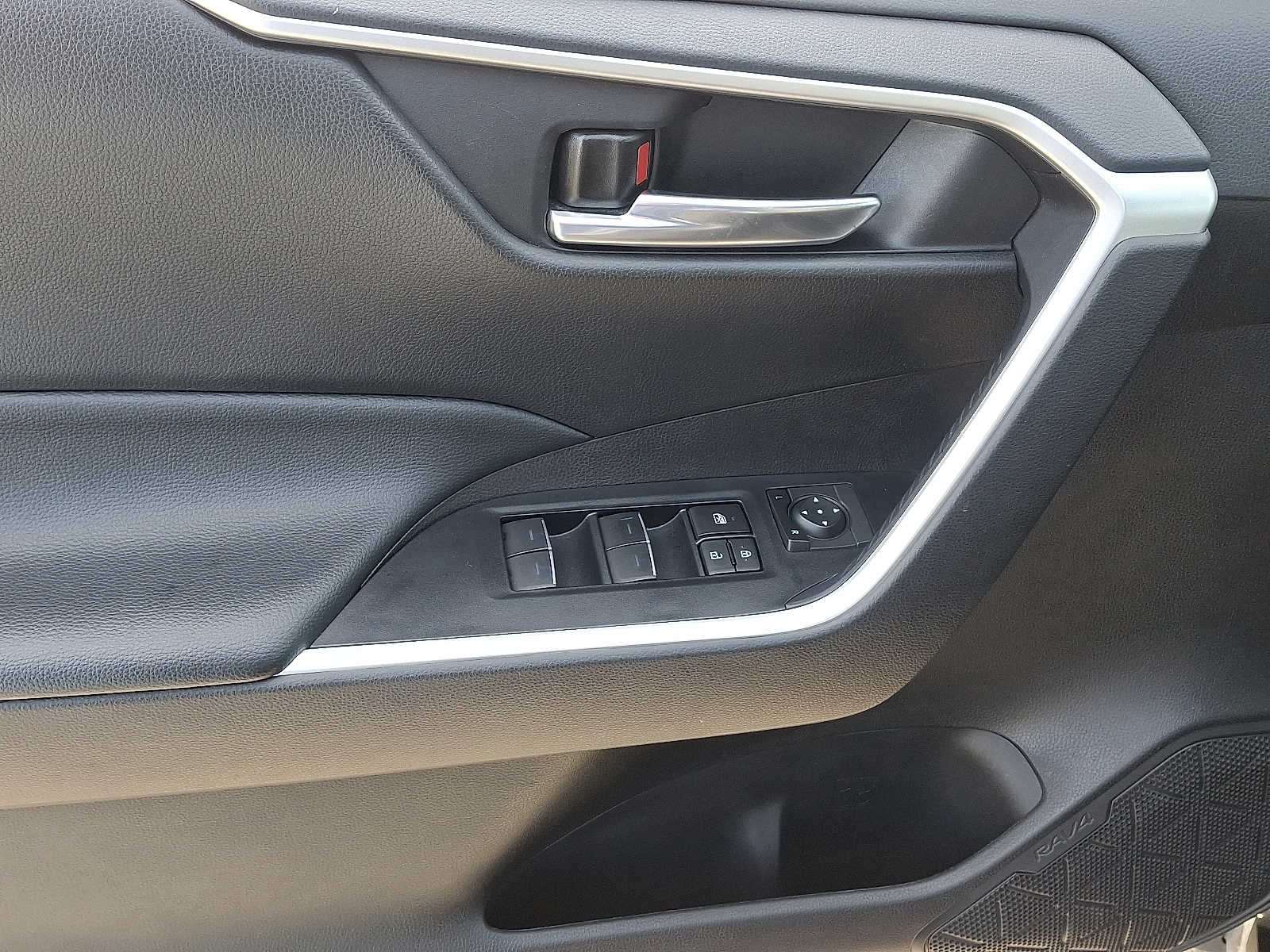 Thumbnail: 2024 Toyota RAV4 - 15