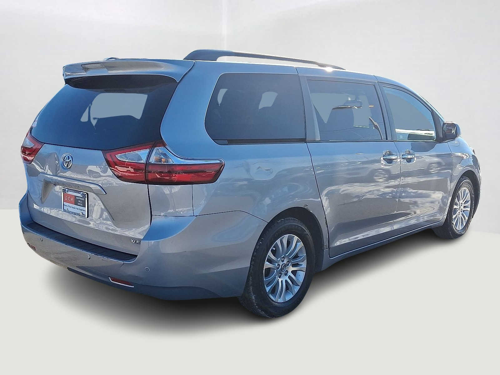 Thumbnail: 2015 Toyota Sienna - 6