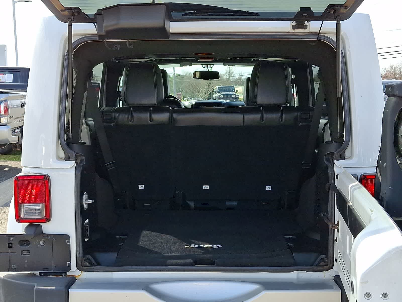 Thumbnail: 2015 Jeep Wrangler - 28