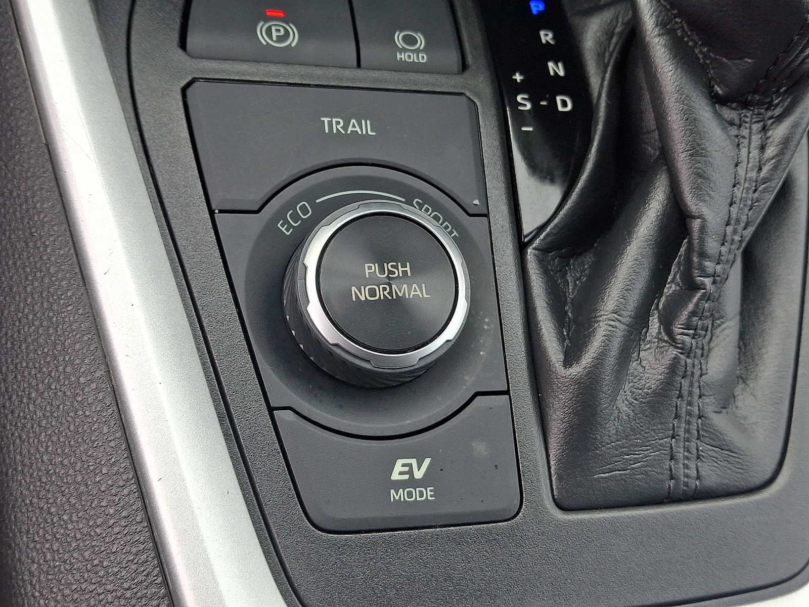 Thumbnail: 2020 Toyota RAV4 - 25