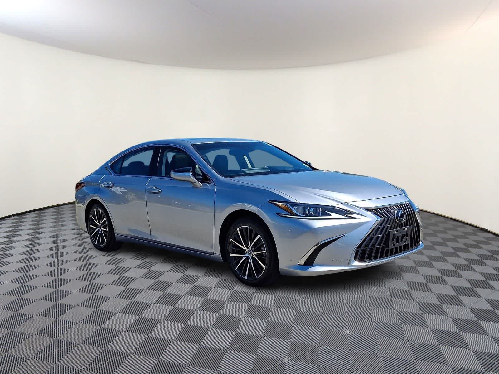 Thumbnail: 2024 Lexus ES - 4