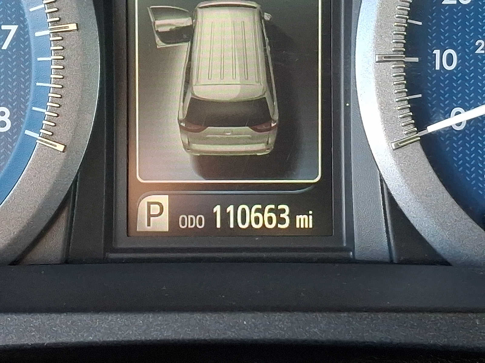 Thumbnail: 2015 Toyota Sienna - 25