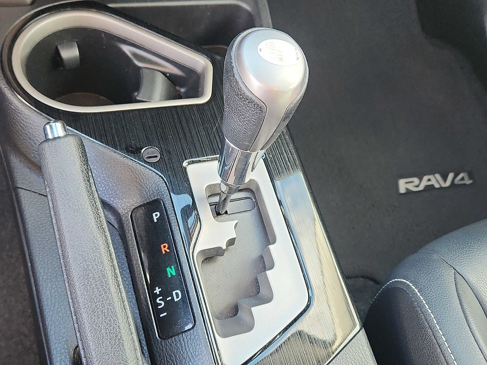 Thumbnail: 2017 Toyota RAV4 - 18