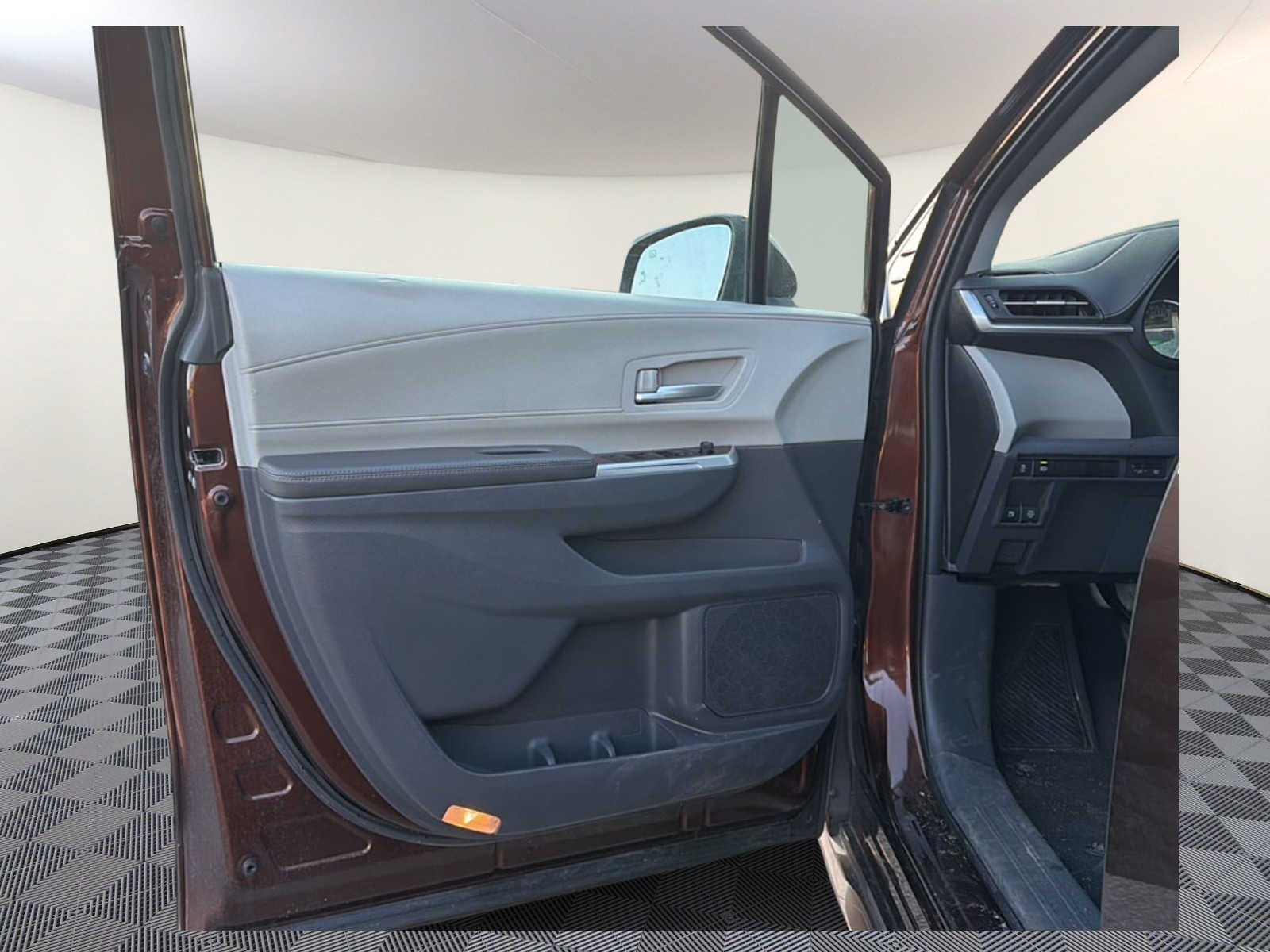 Thumbnail: 2024 Toyota Sienna - 10