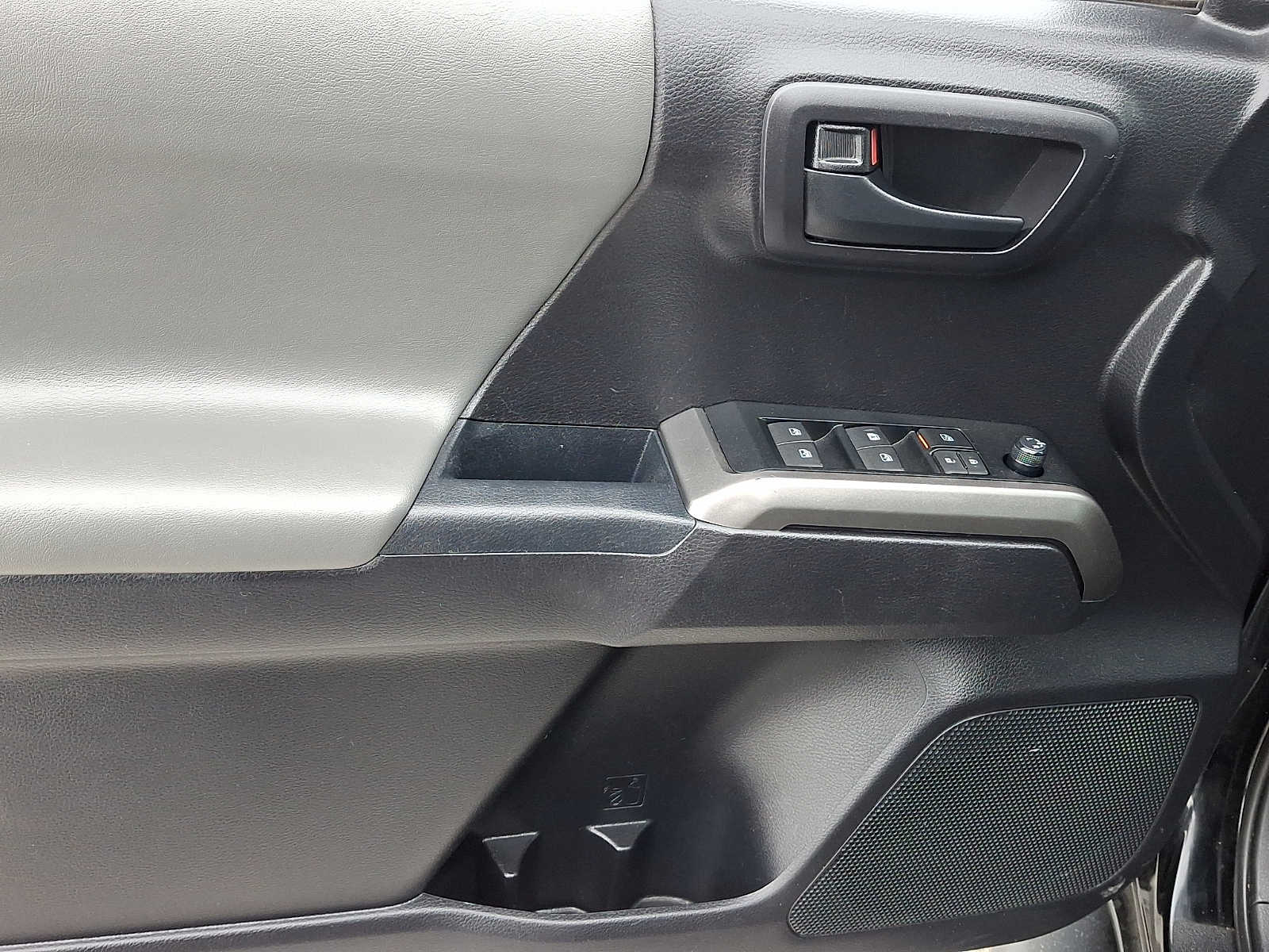 Thumbnail: 2020 Toyota Tacoma - 15