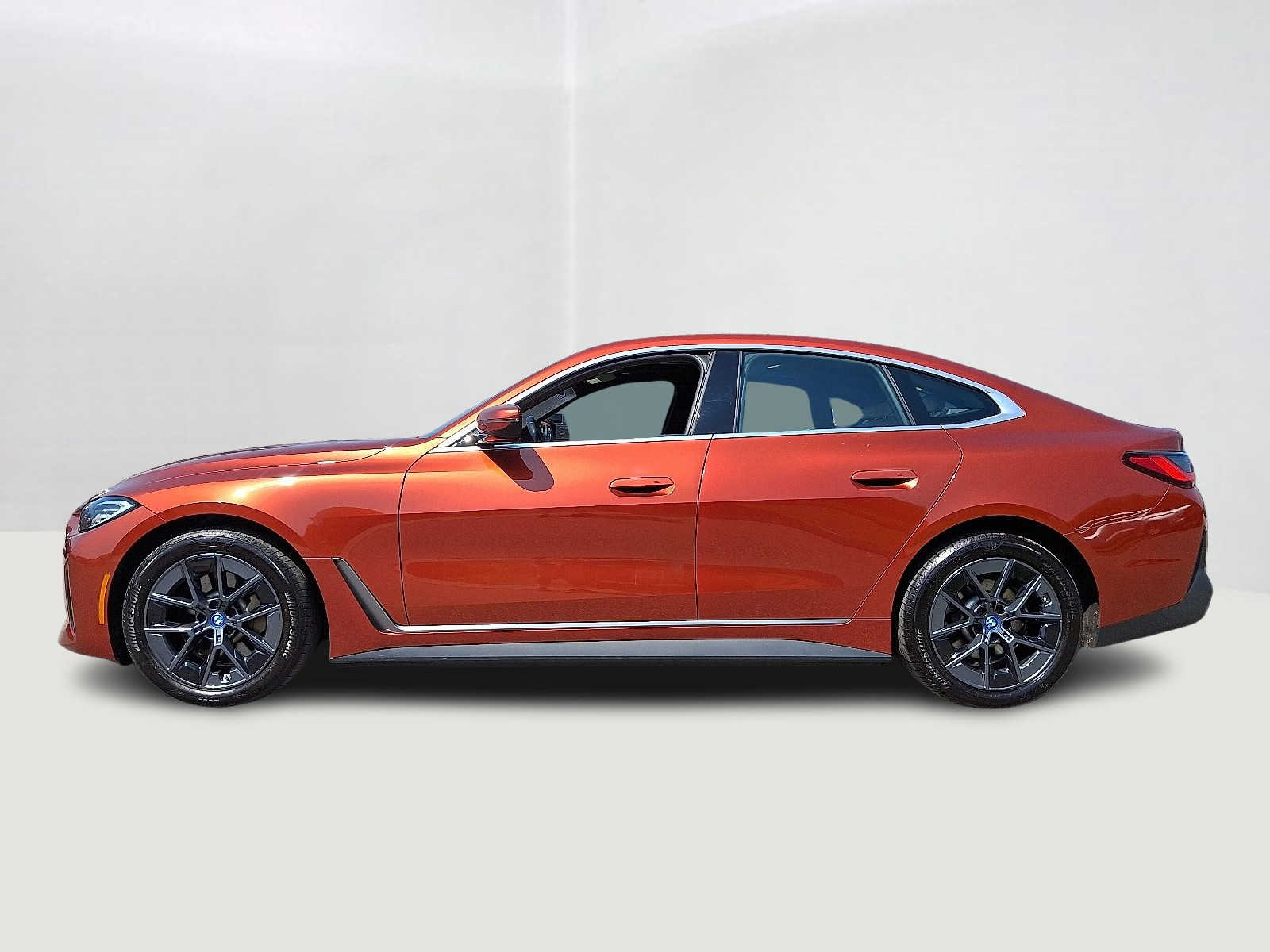 Thumbnail: 2023 BMW i4 - 8