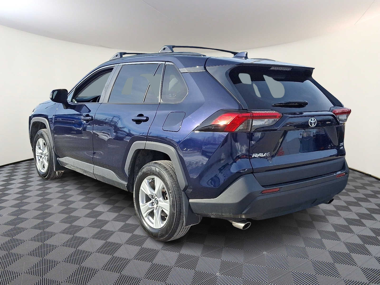 Thumbnail: 2020 Toyota RAV4 - 9