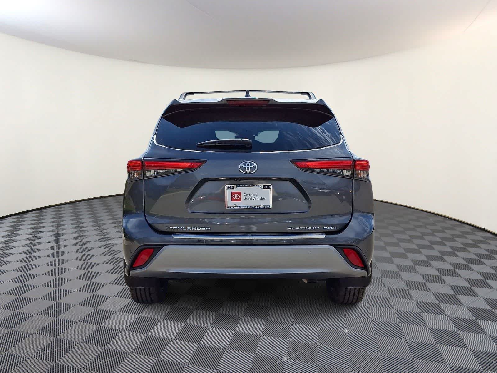 Thumbnail: 2023 Toyota Highlander - 7