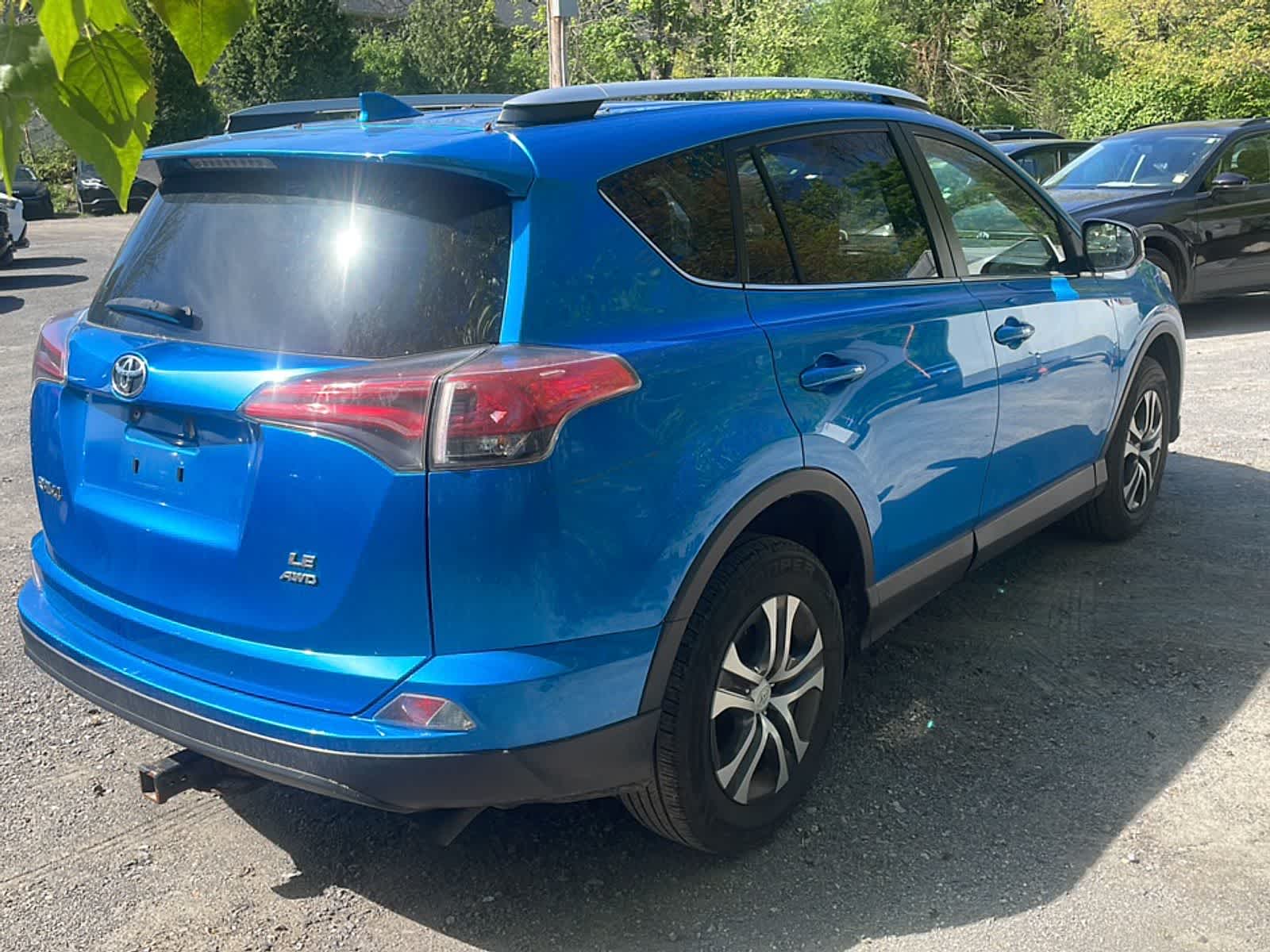 Thumbnail: 2016 Toyota RAV4 - 9