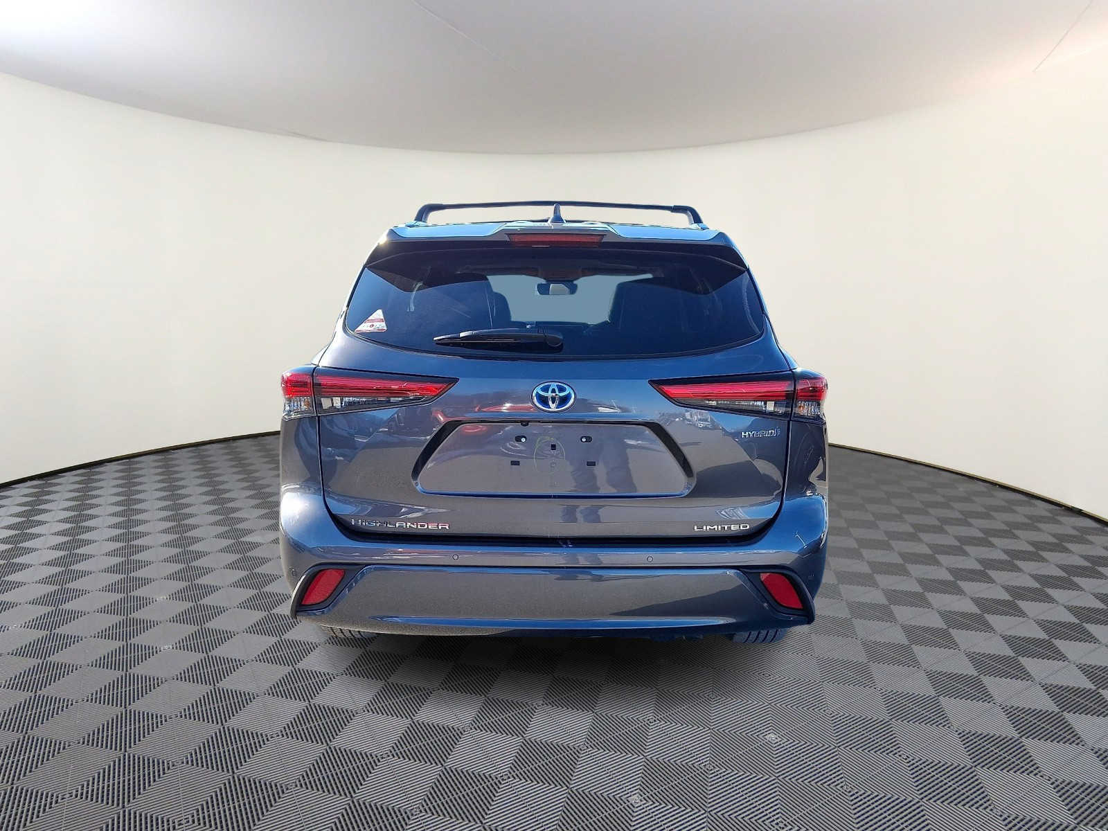 Thumbnail: 2023 Toyota Highlander - 7