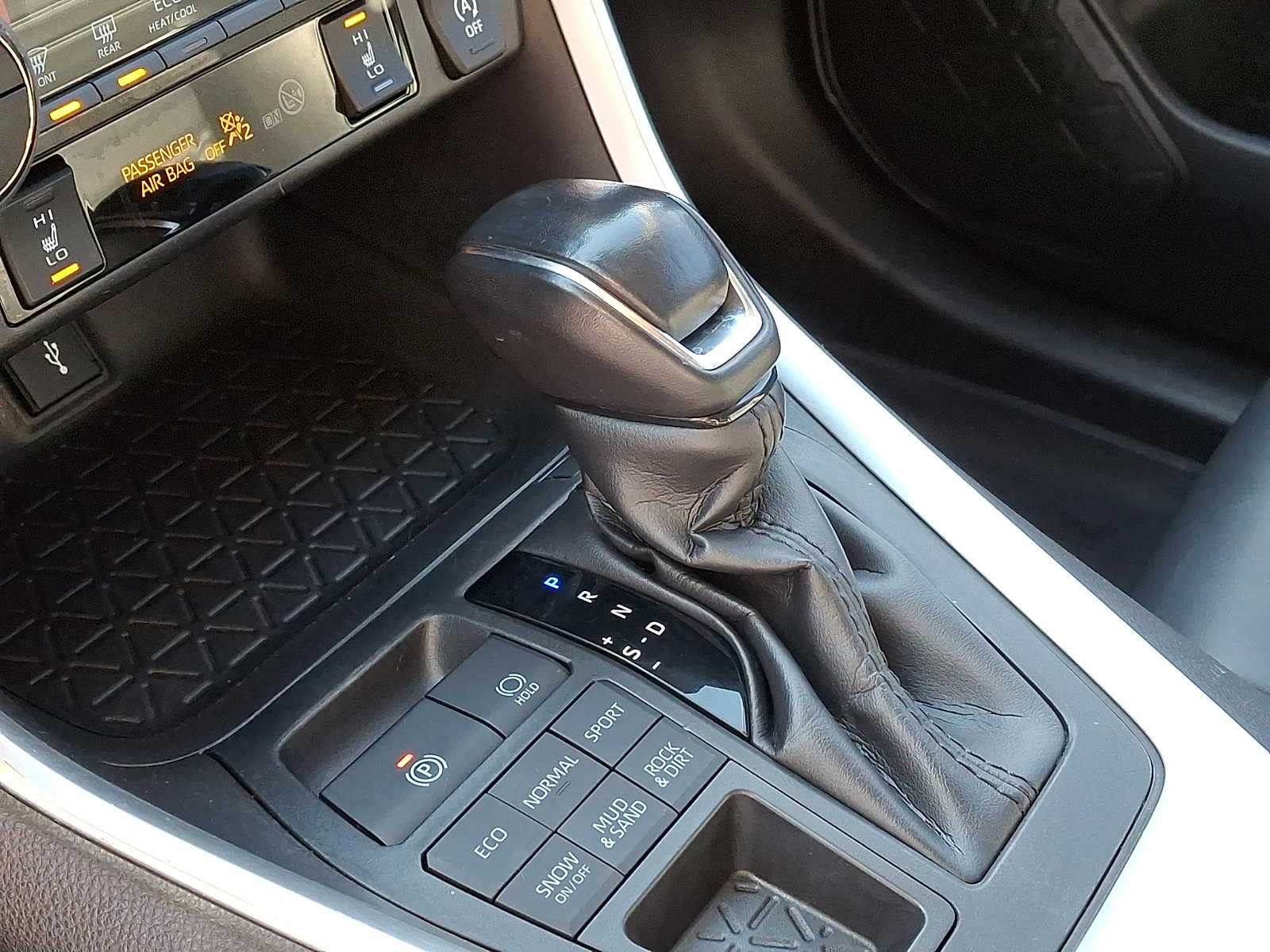 Thumbnail: 2021 Toyota RAV4 - 18