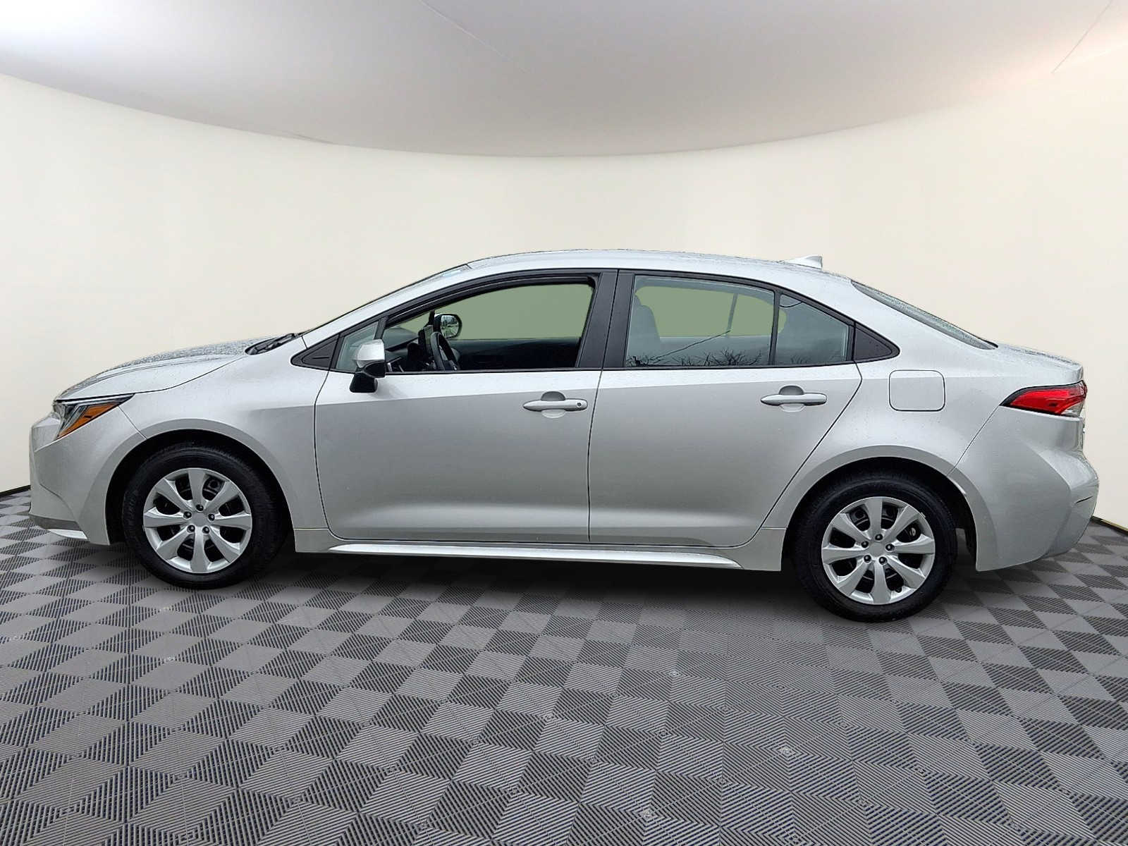 Thumbnail: 2024 Toyota Corolla - 10