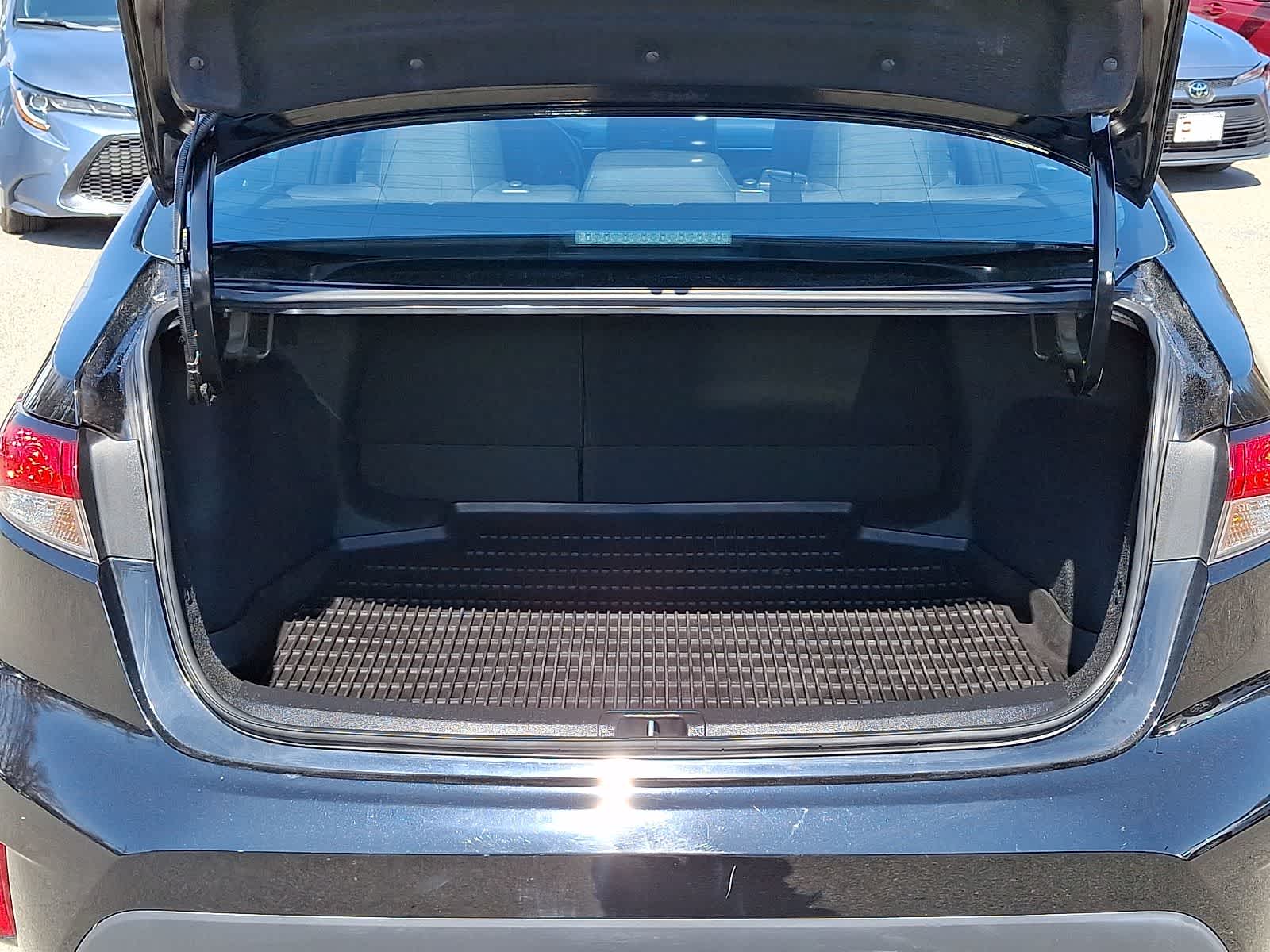 Thumbnail: 2023 Toyota Corolla - 31