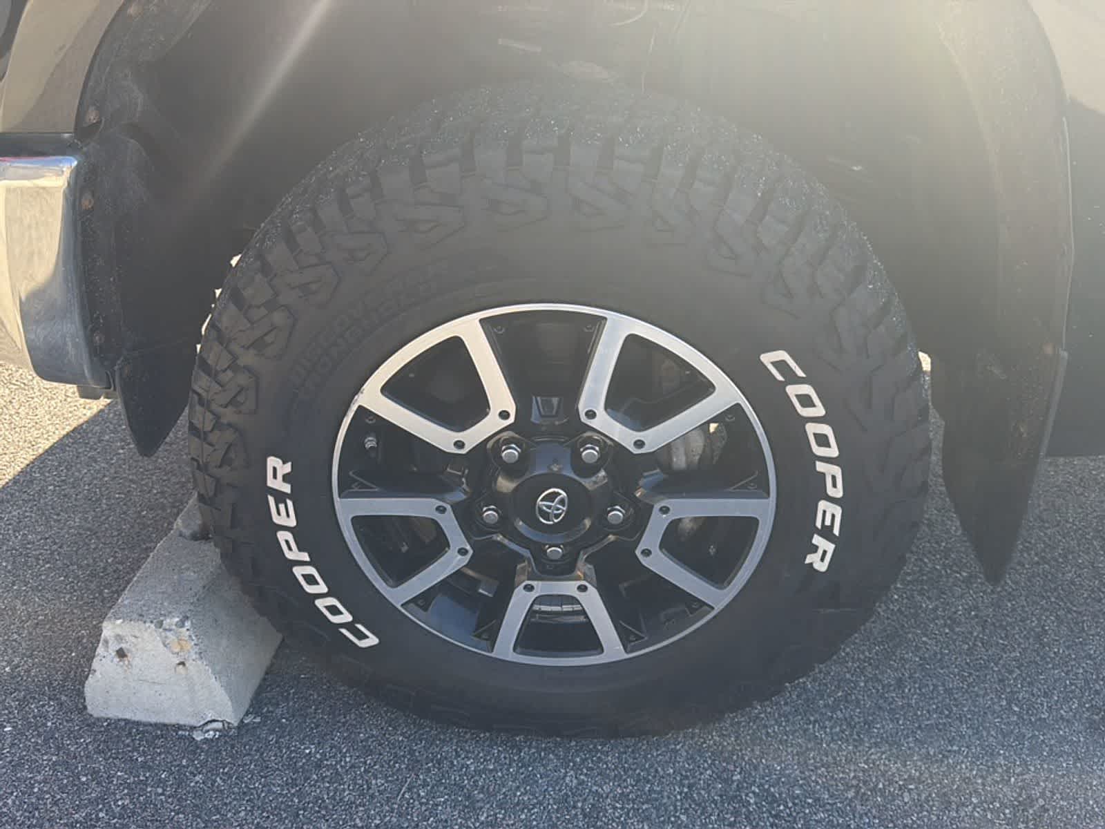 Thumbnail: 2020 Toyota Tundra - 21