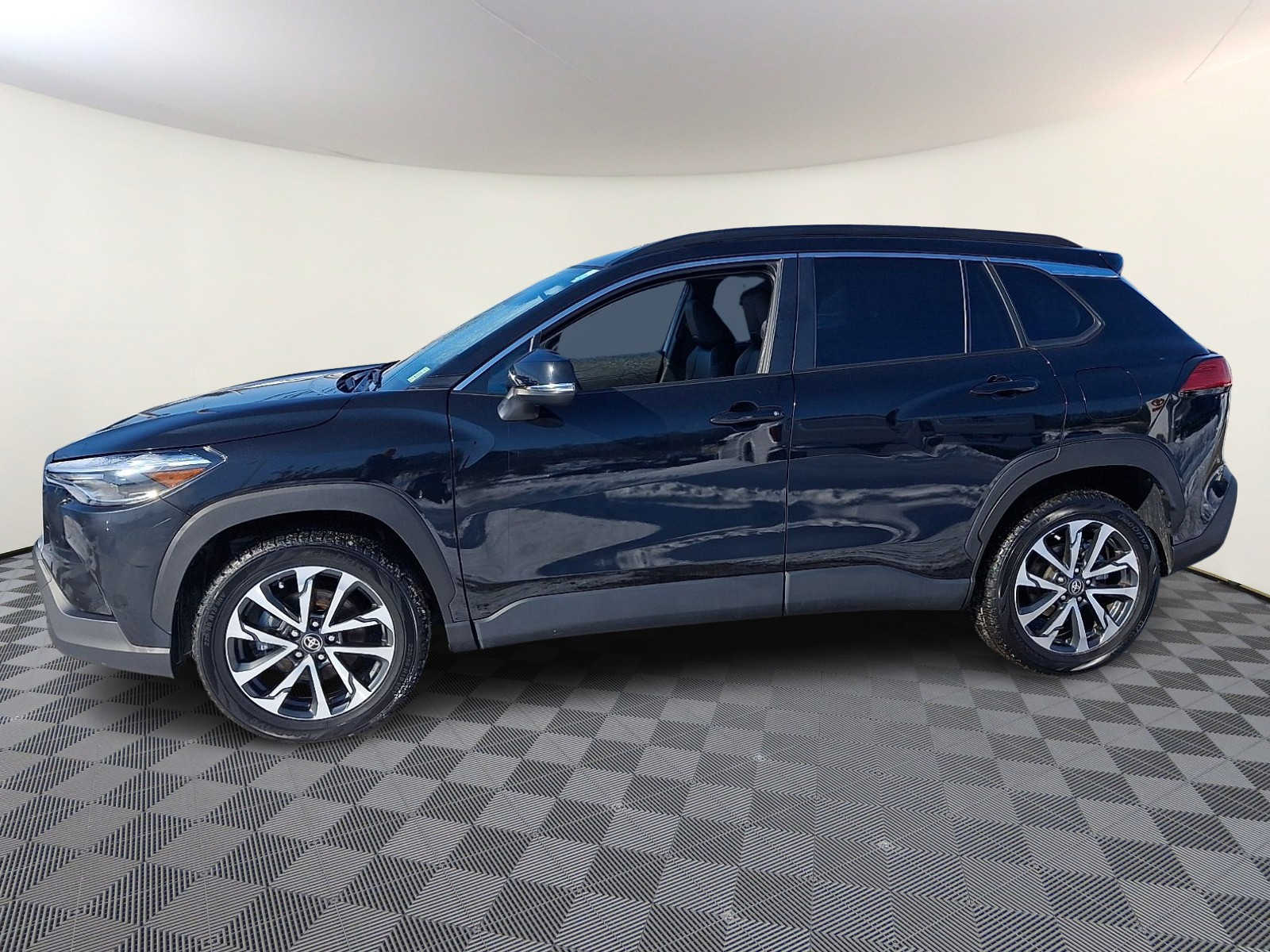 Thumbnail: 2025 Toyota Corolla Cross - 10