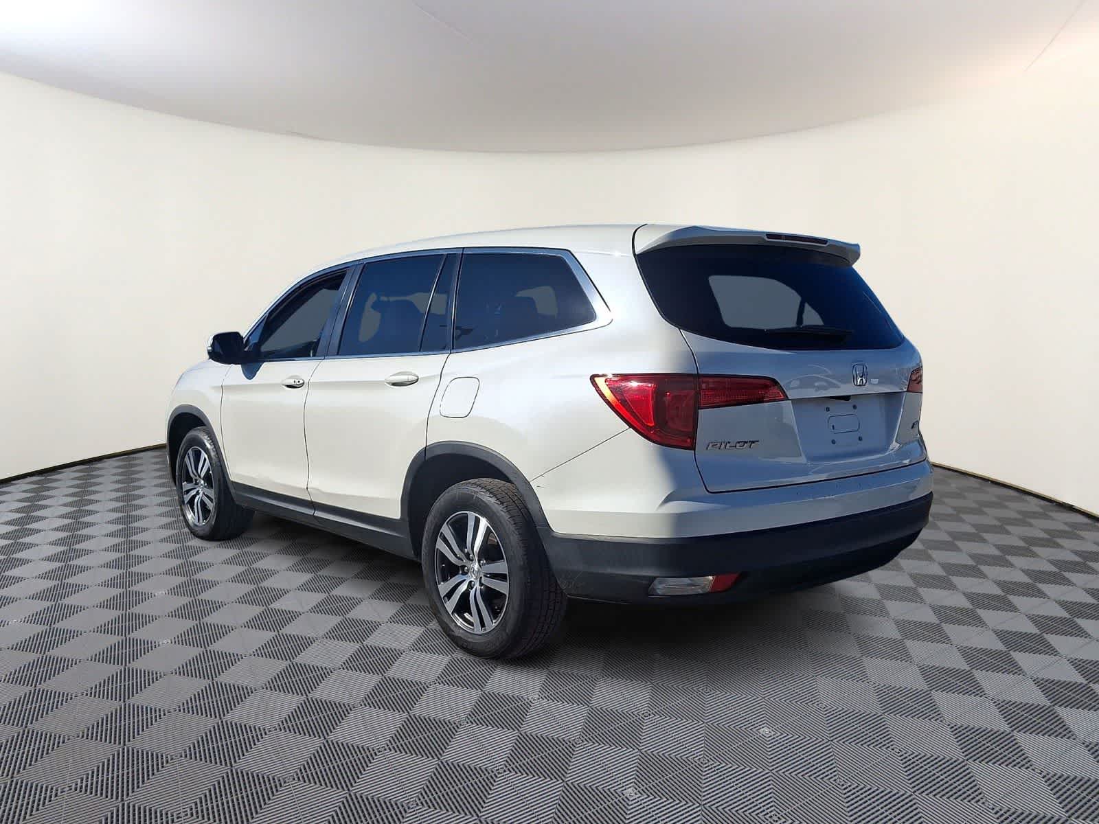 Thumbnail: 2018 Honda Pilot - 7