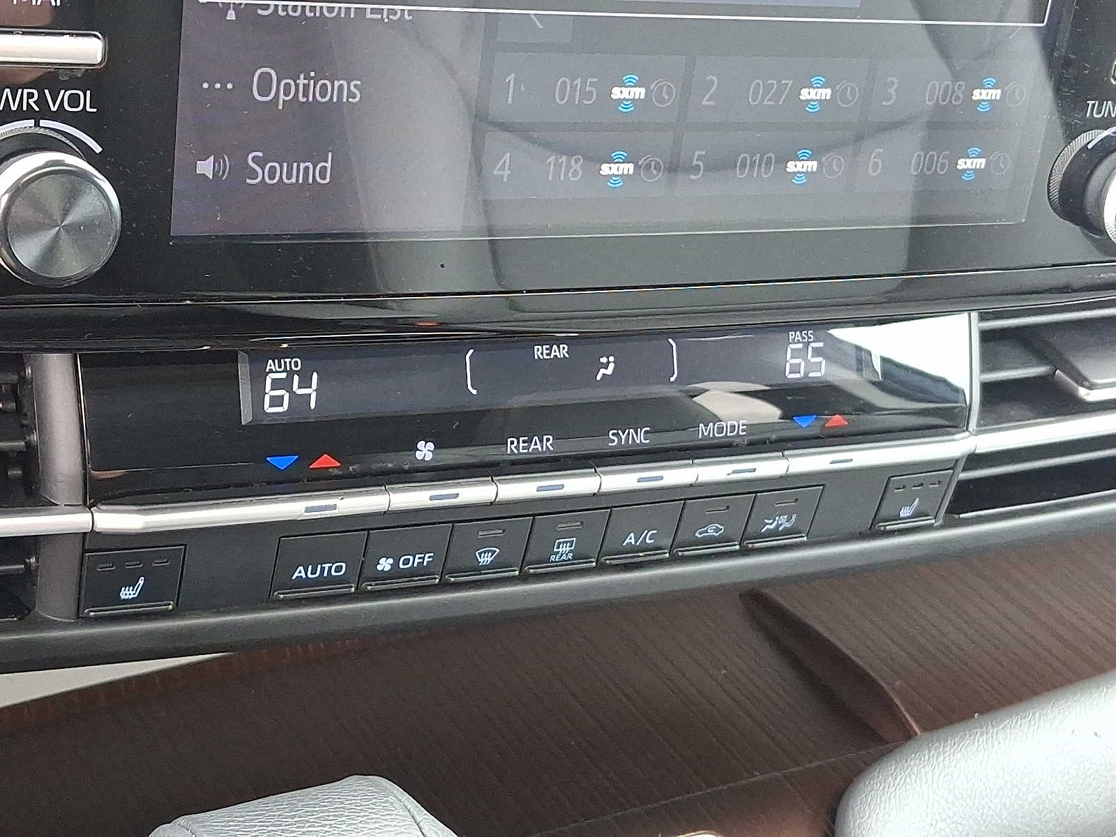 2021 Toyota Sienna XLE 19