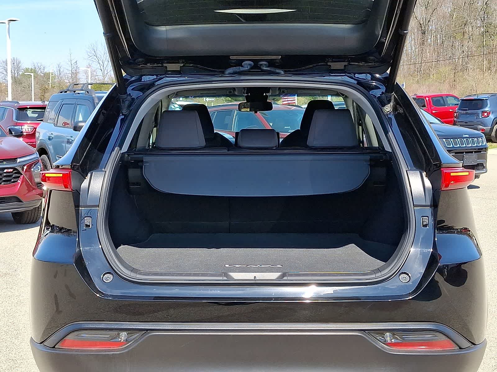 Thumbnail: 2023 Toyota Venza - 32