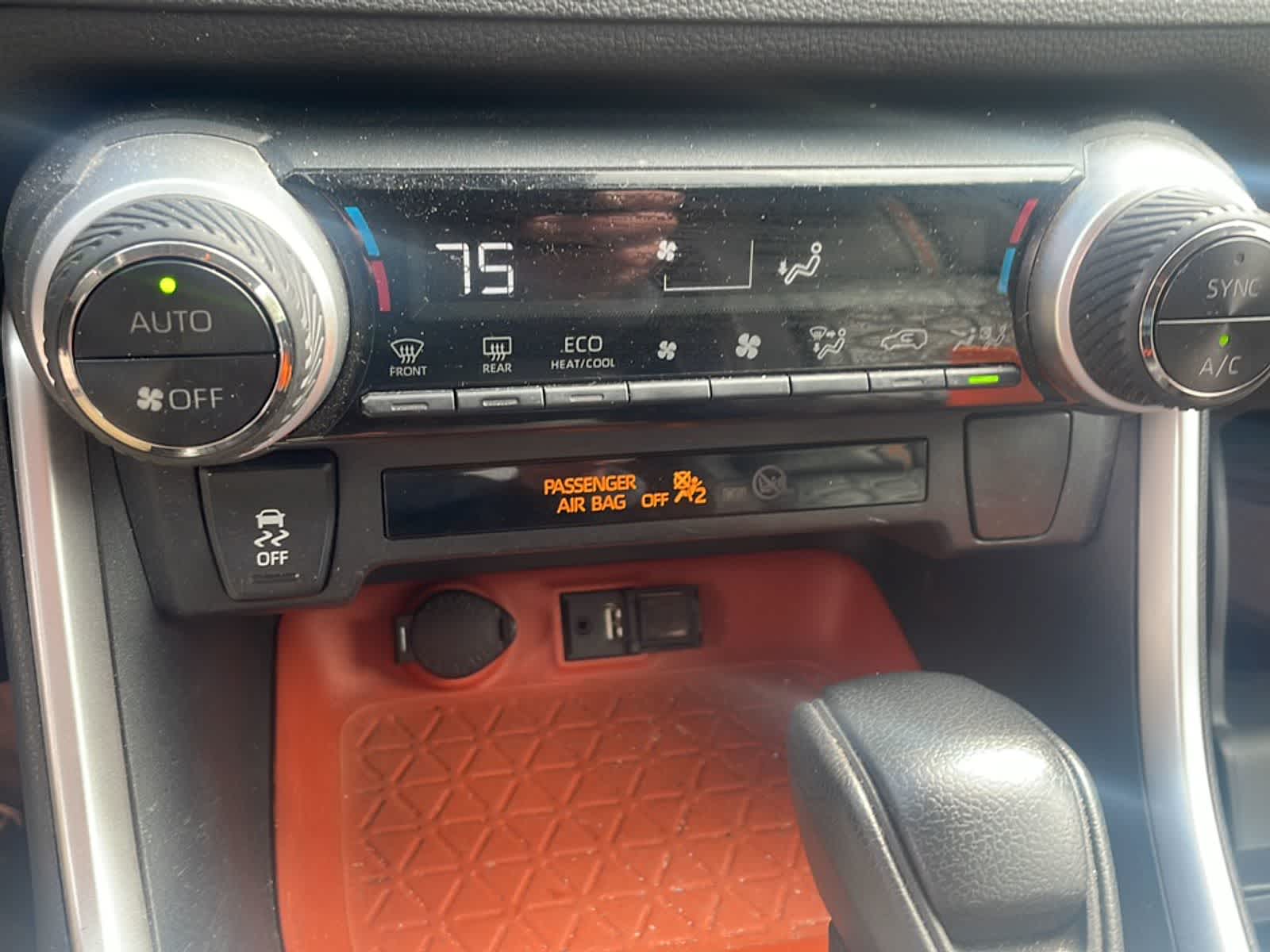 Thumbnail: 2019 Toyota RAV4 - 18