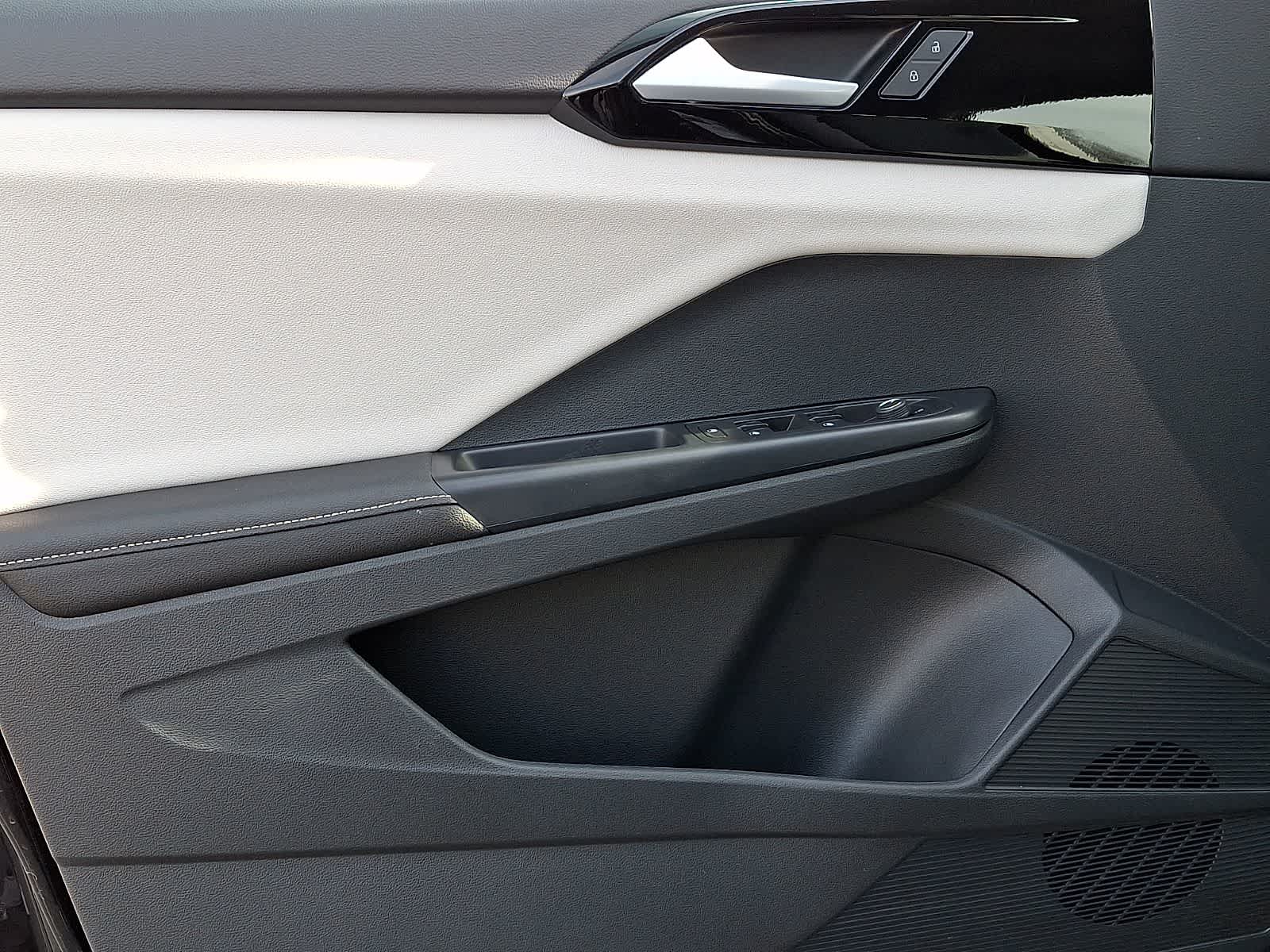 Thumbnail: 2025 Volkswagen Taos - 12