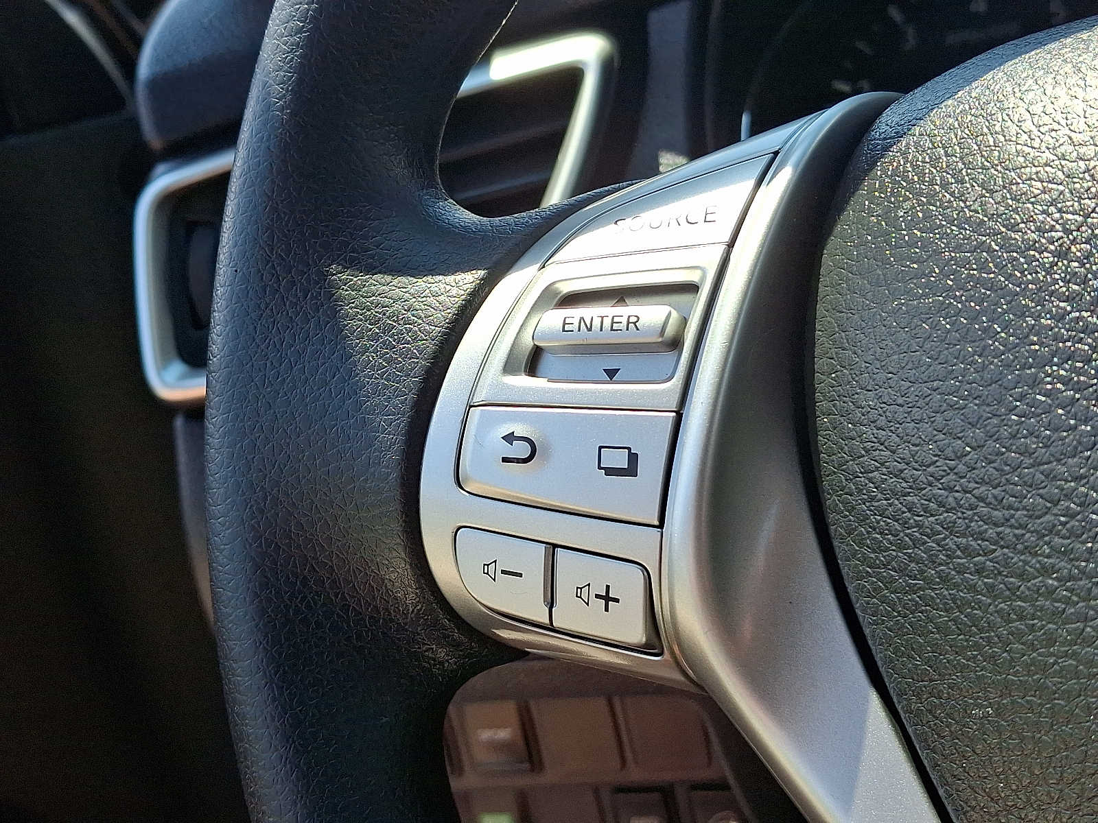 Thumbnail: 2016 Nissan Rogue - 18