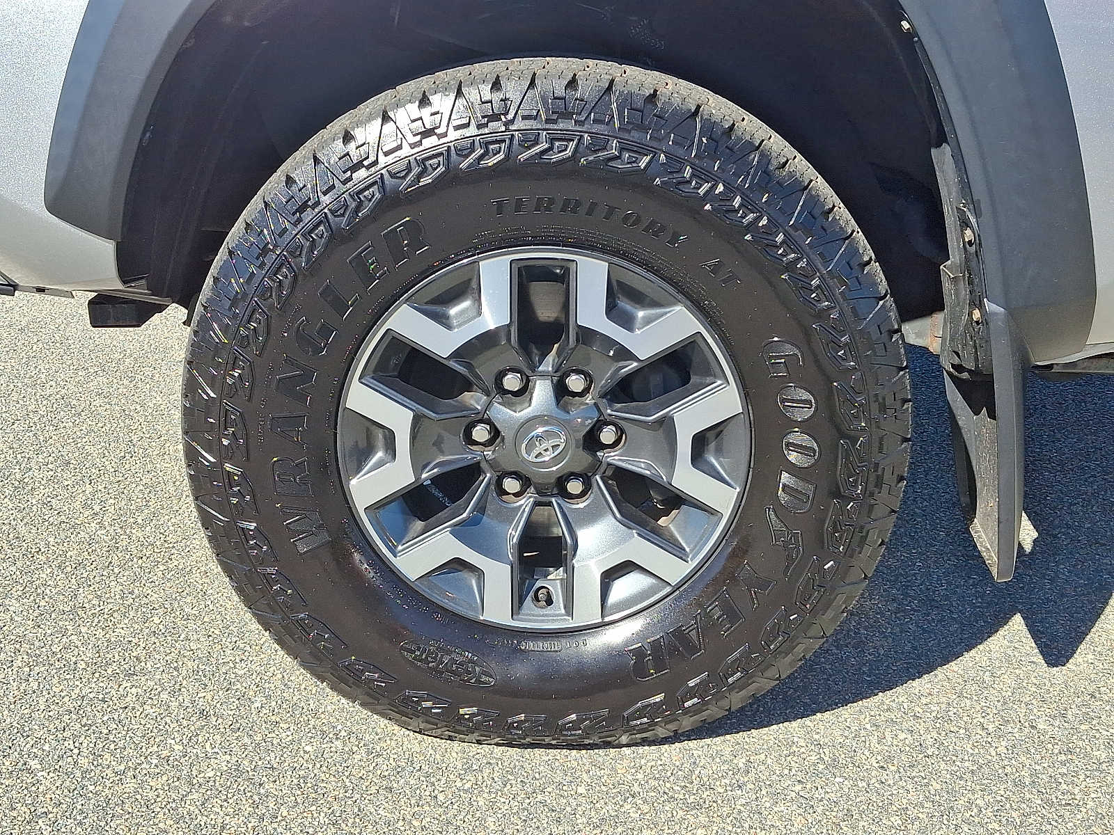 Thumbnail: 2022 Toyota Tacoma - 11