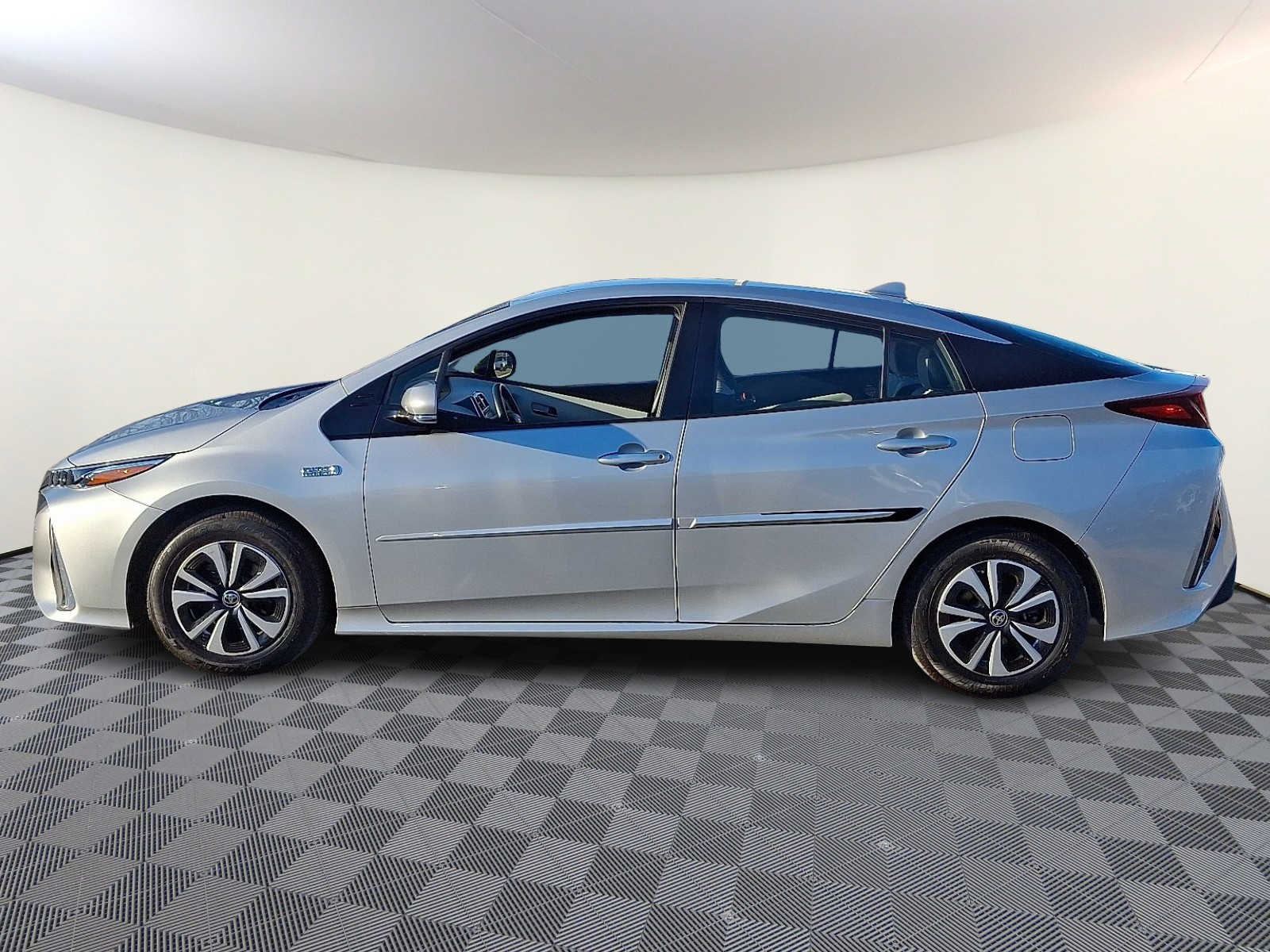 Thumbnail: 2017 Toyota Prius Prime - 10