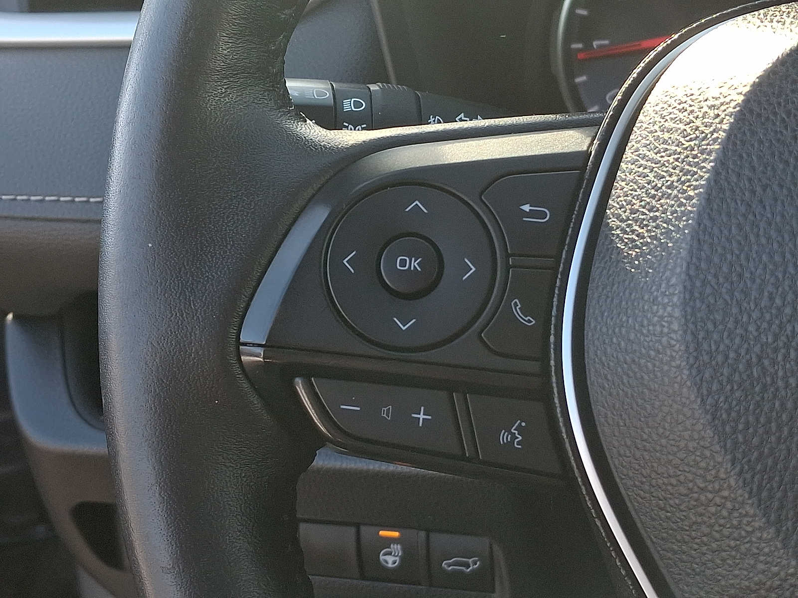 Thumbnail: 2021 Toyota RAV4 - 24