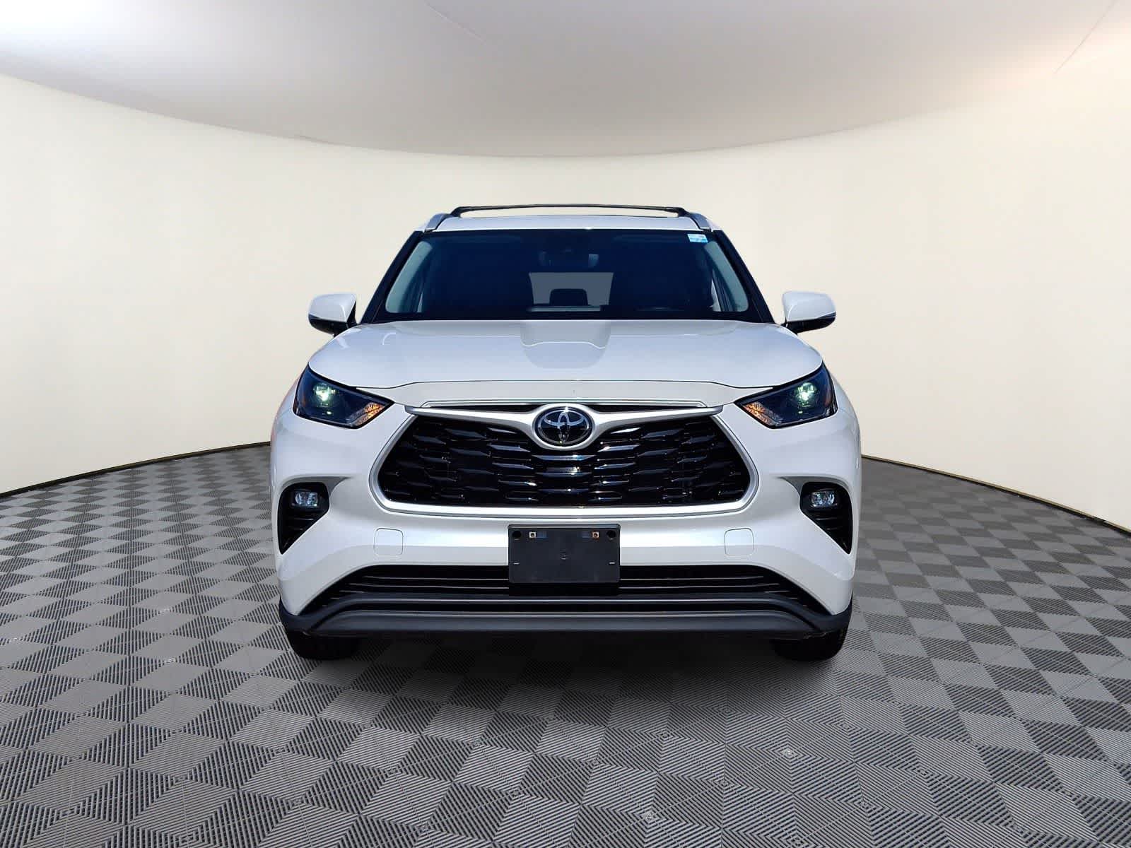 Thumbnail: 2023 Toyota Highlander - 3