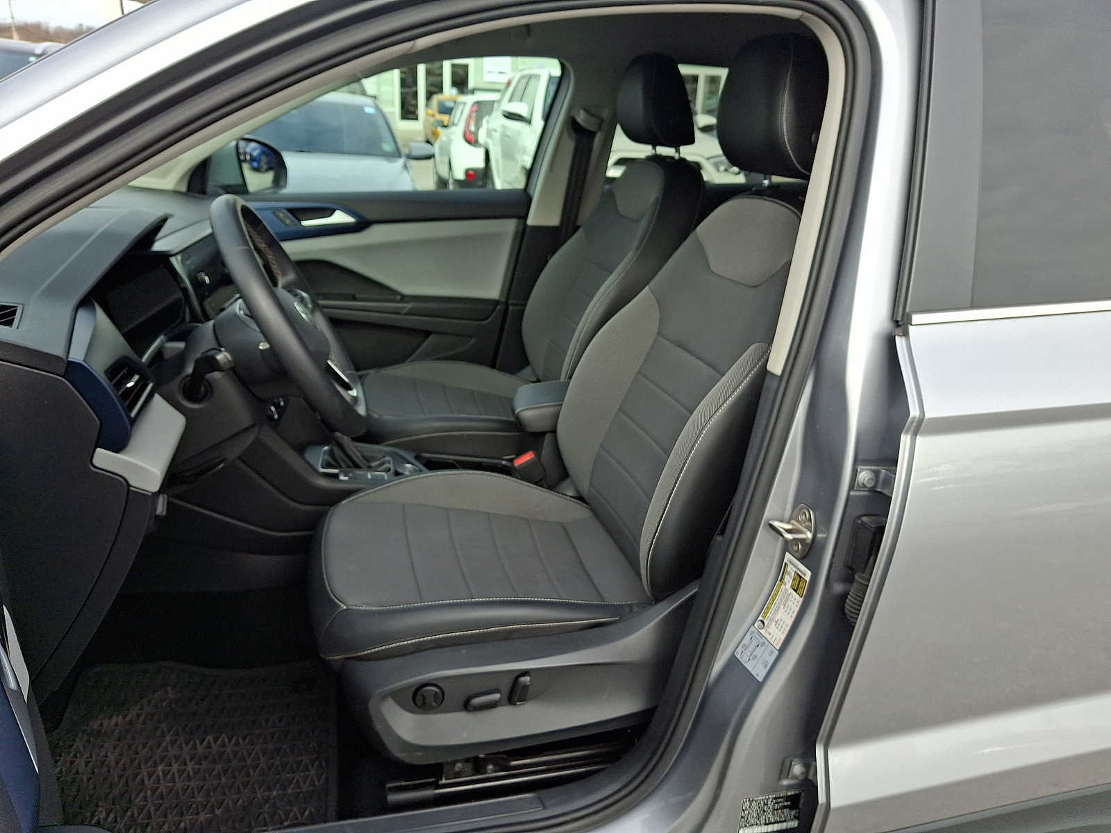 Thumbnail: 2022 Volkswagen Taos - 14