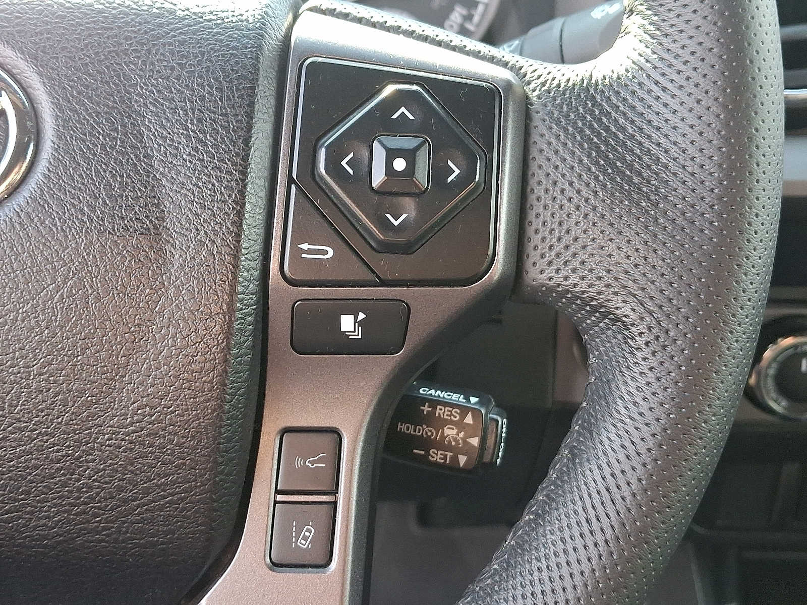 Thumbnail: 2022 Toyota Tacoma - 24