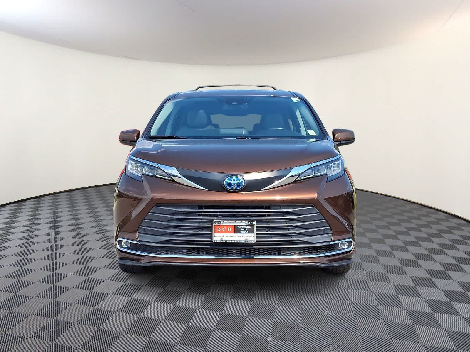 Thumbnail: 2021 Toyota Sienna - 3