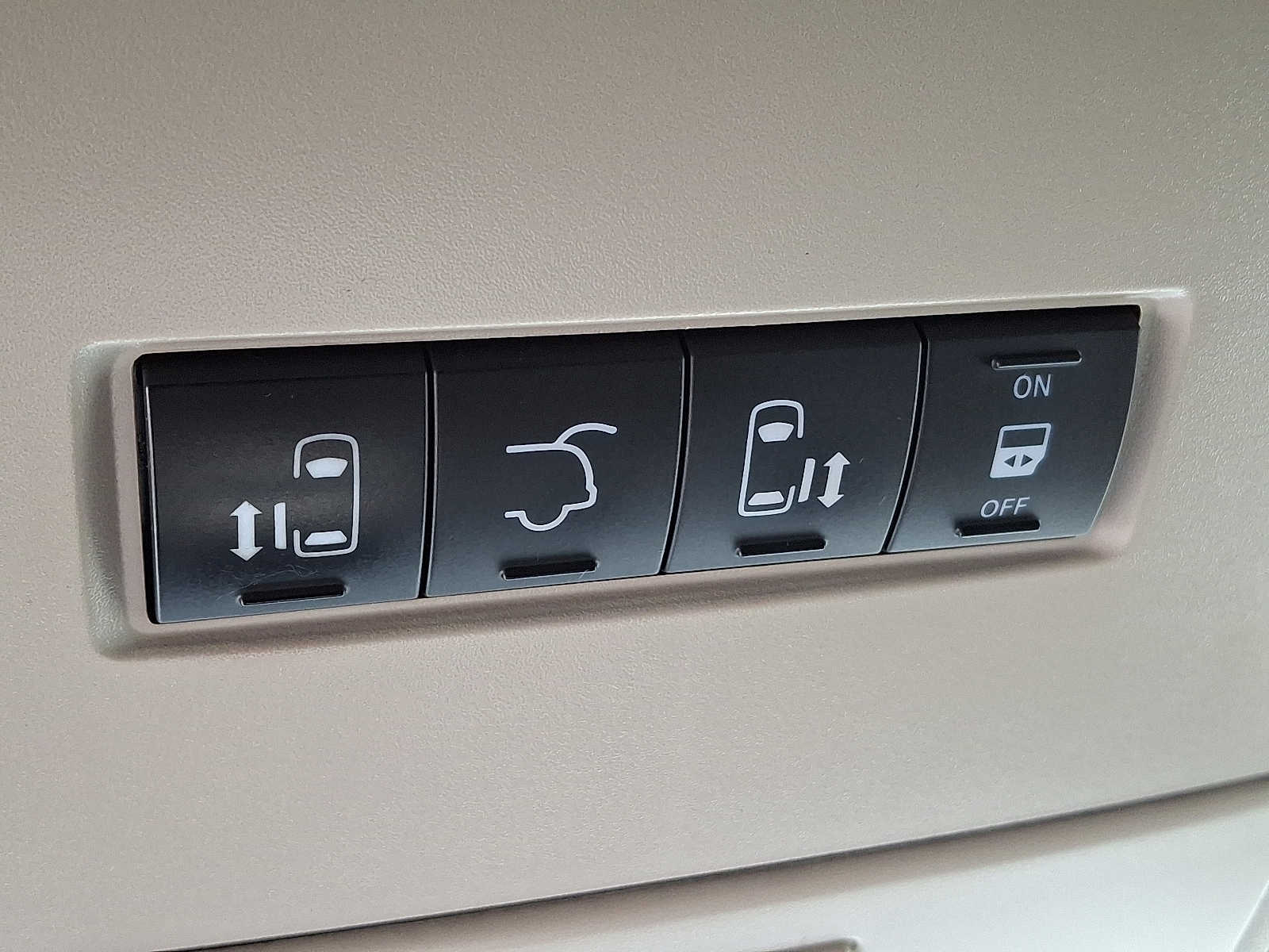 Thumbnail: 2015 Dodge Grand Caravan - 24