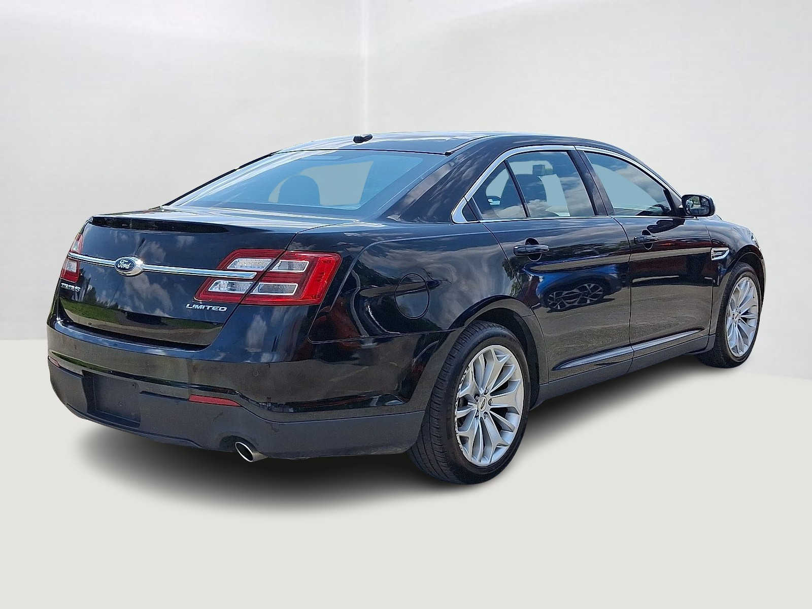 Thumbnail: 2016 Ford Taurus - 5