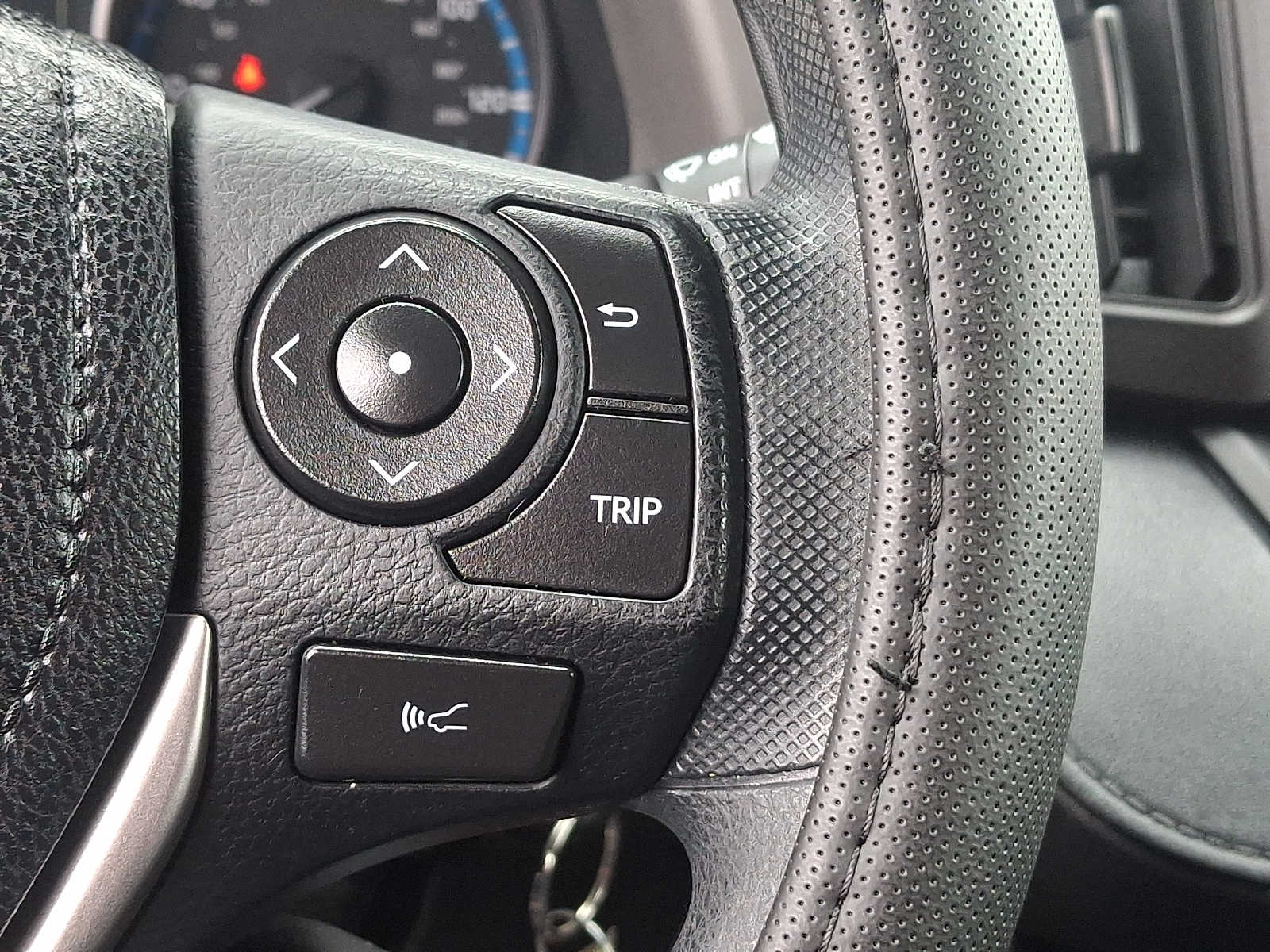 Thumbnail: 2017 Toyota RAV4 - 23