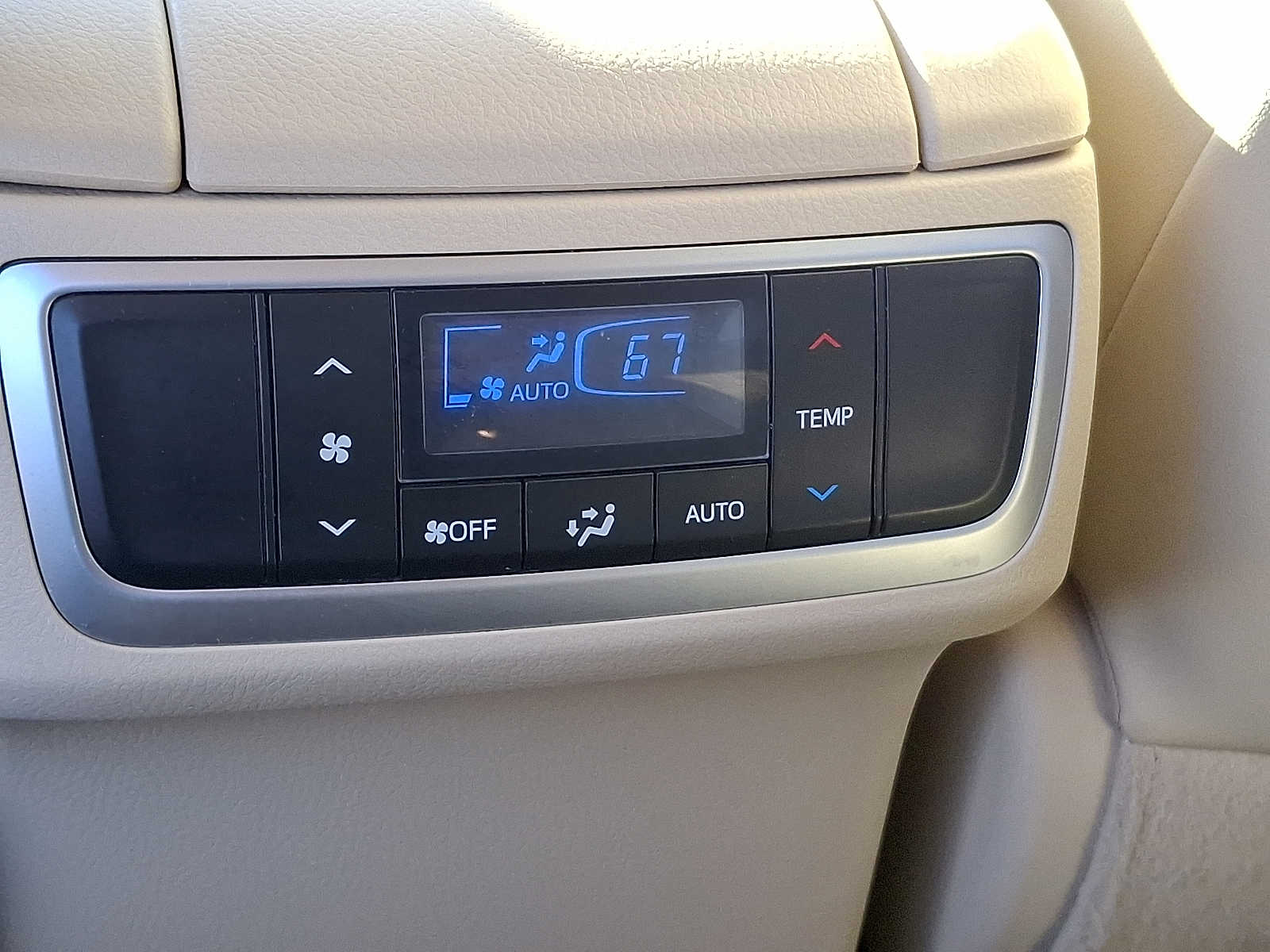 Thumbnail: 2015 Toyota Highlander - 12