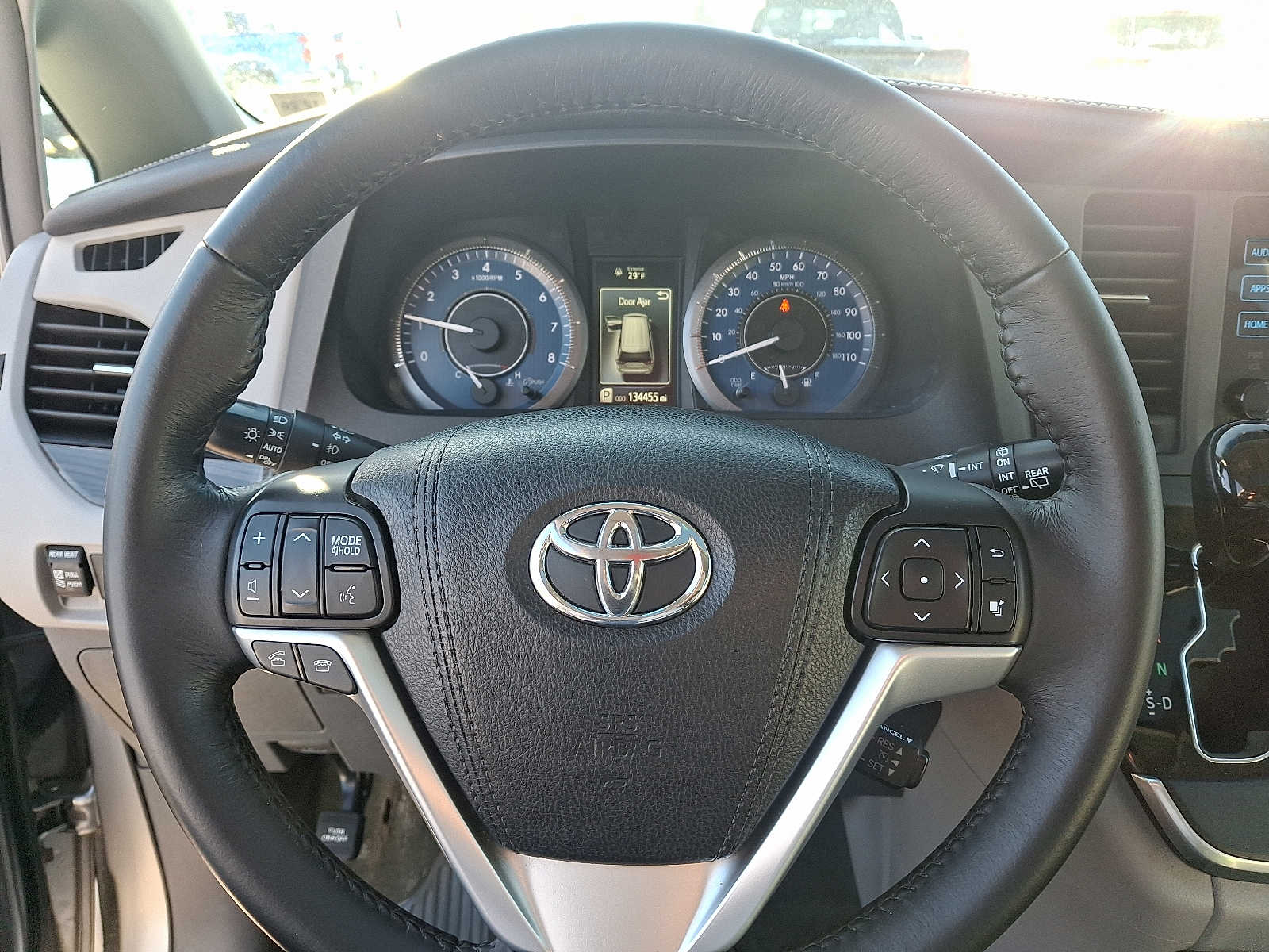 Thumbnail: 2015 Toyota Sienna - 24