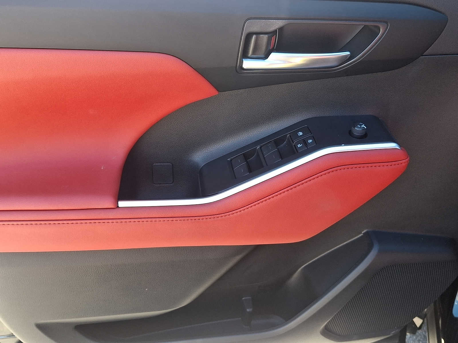 Thumbnail: 2024 Toyota Highlander - 17