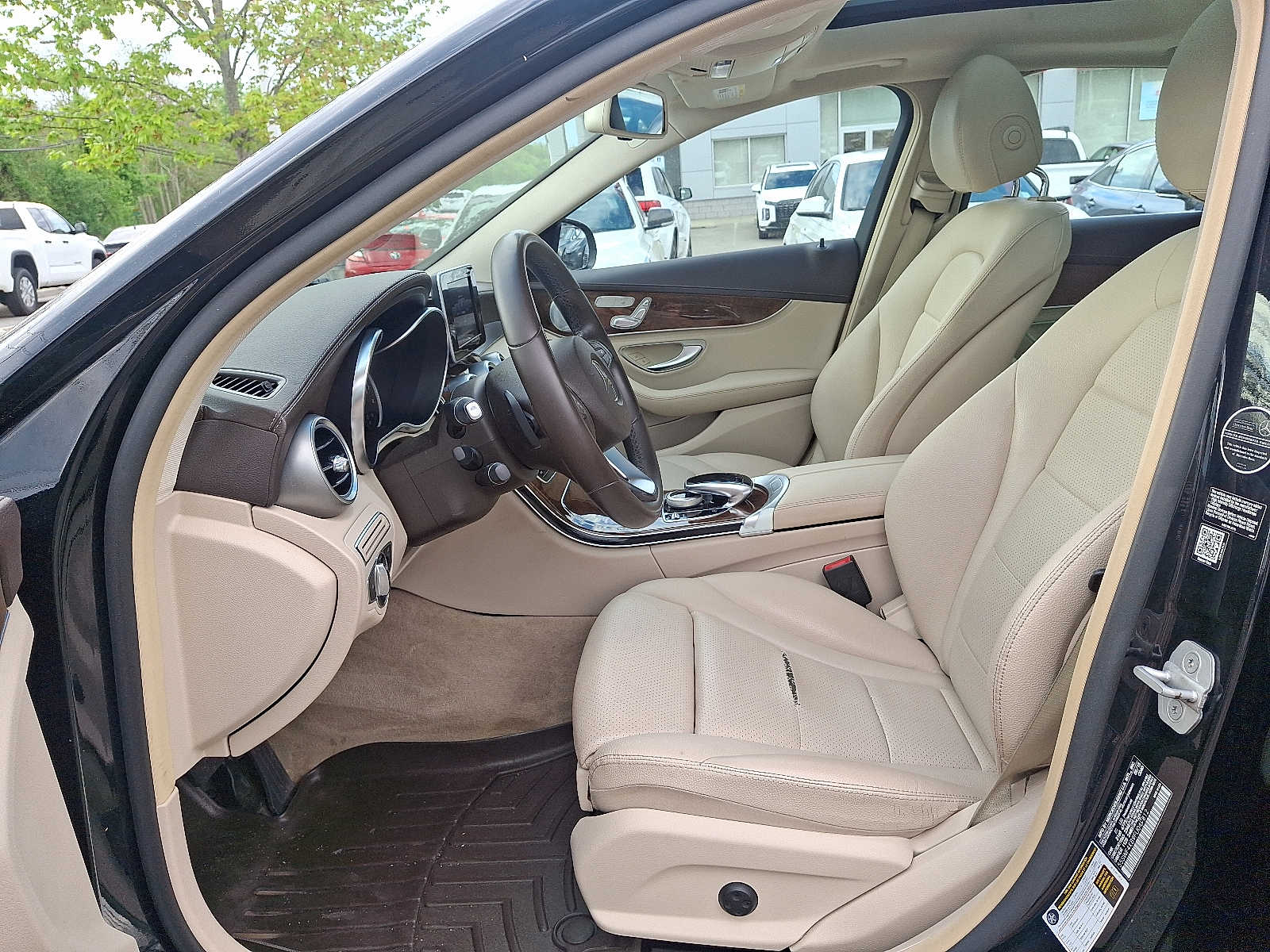 Thumbnail: 2015 Mercedes-Benz C-Class - 14